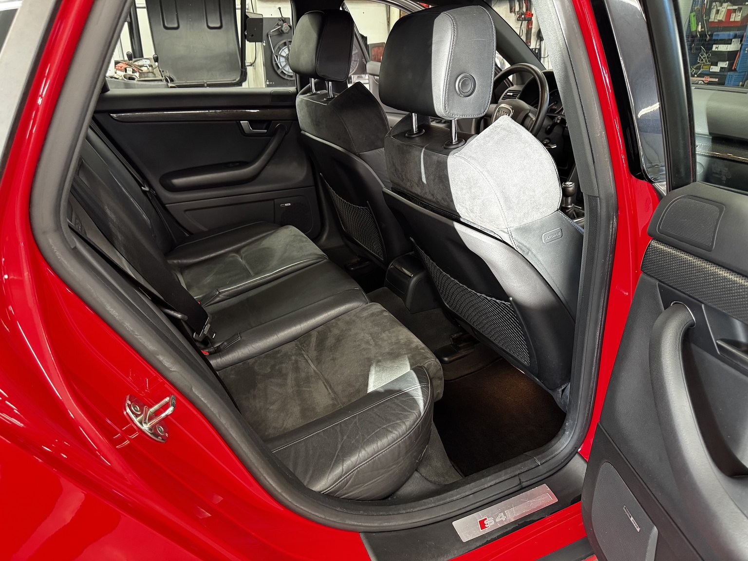 Interior image of 2007 Audi  S4 quattro 4.2 V8 manuell