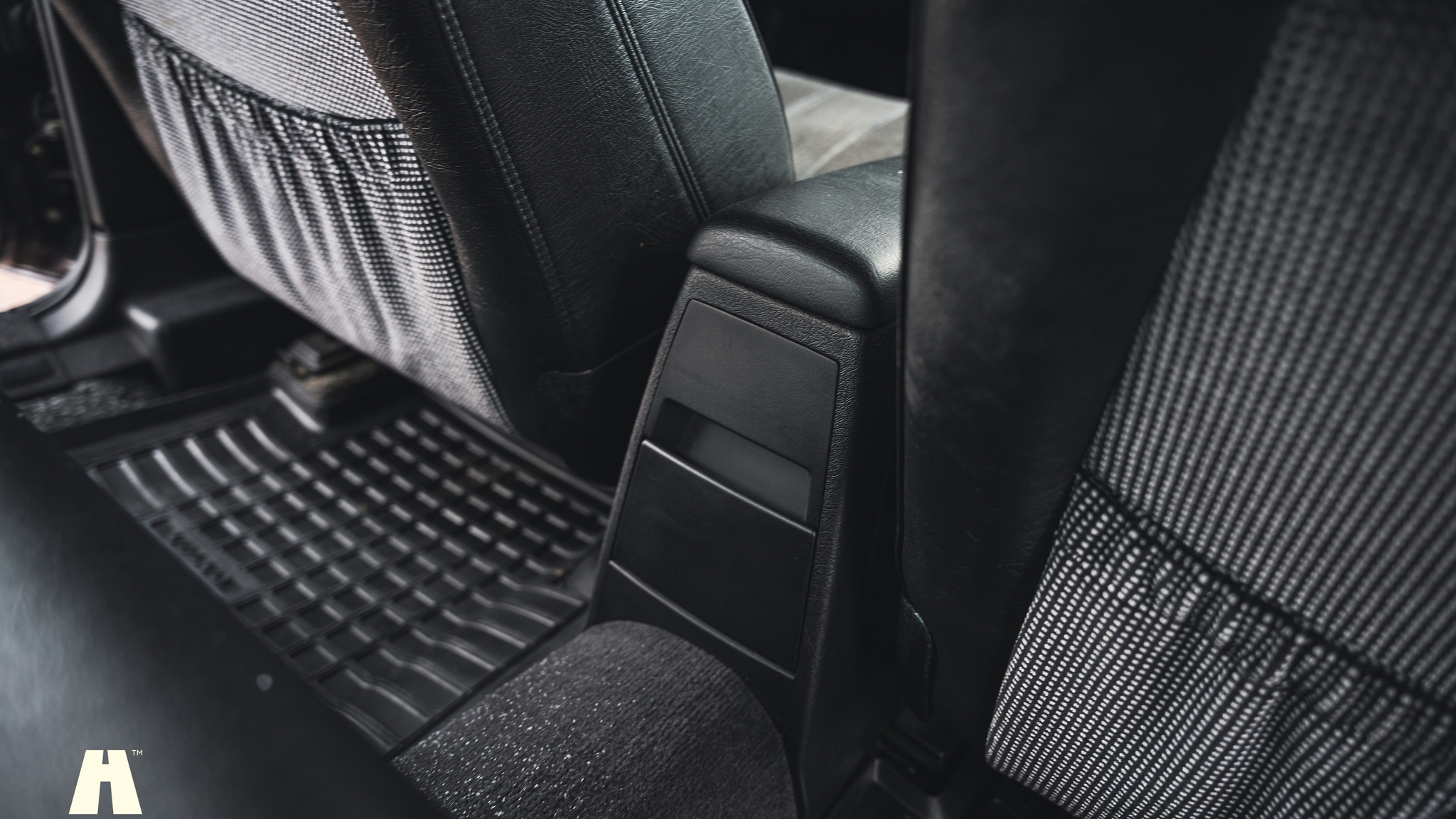 Interior image of 1995 Volvo 940 SE