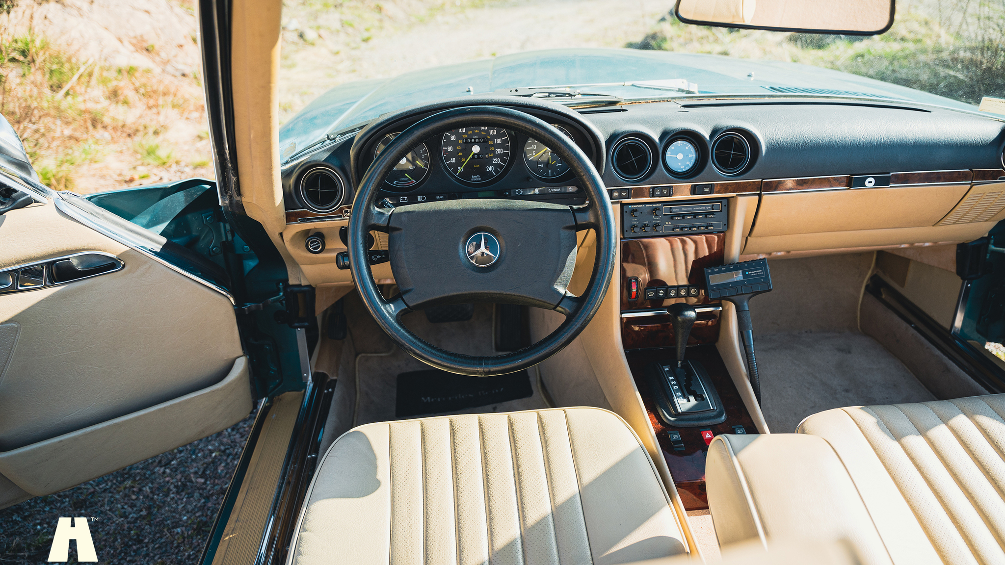 Innenraumfoto von 1985 Mercedes-Benz 380 SL