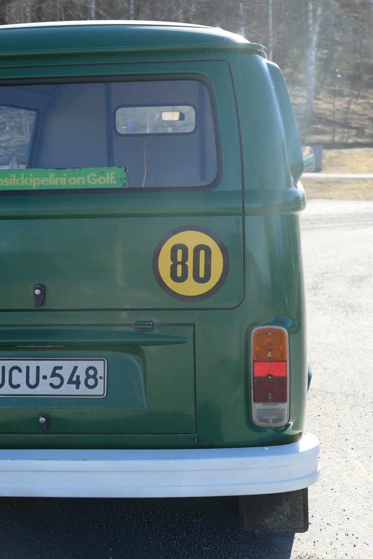 Exteriörbild på 1975 Volkswagen Transporter 1600 Minibuss