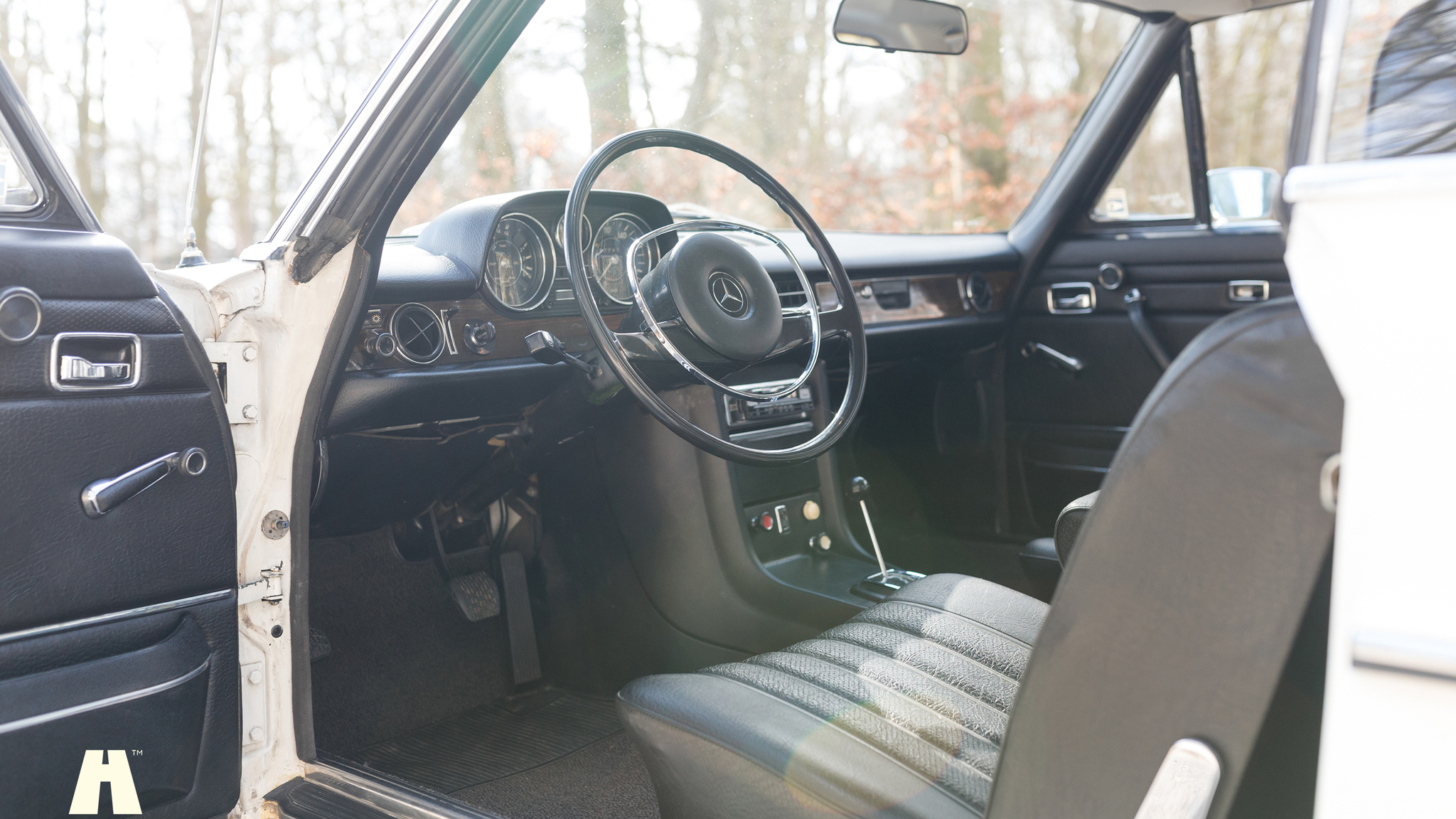 Interiörbild 1970 Mercedes 250 CE
