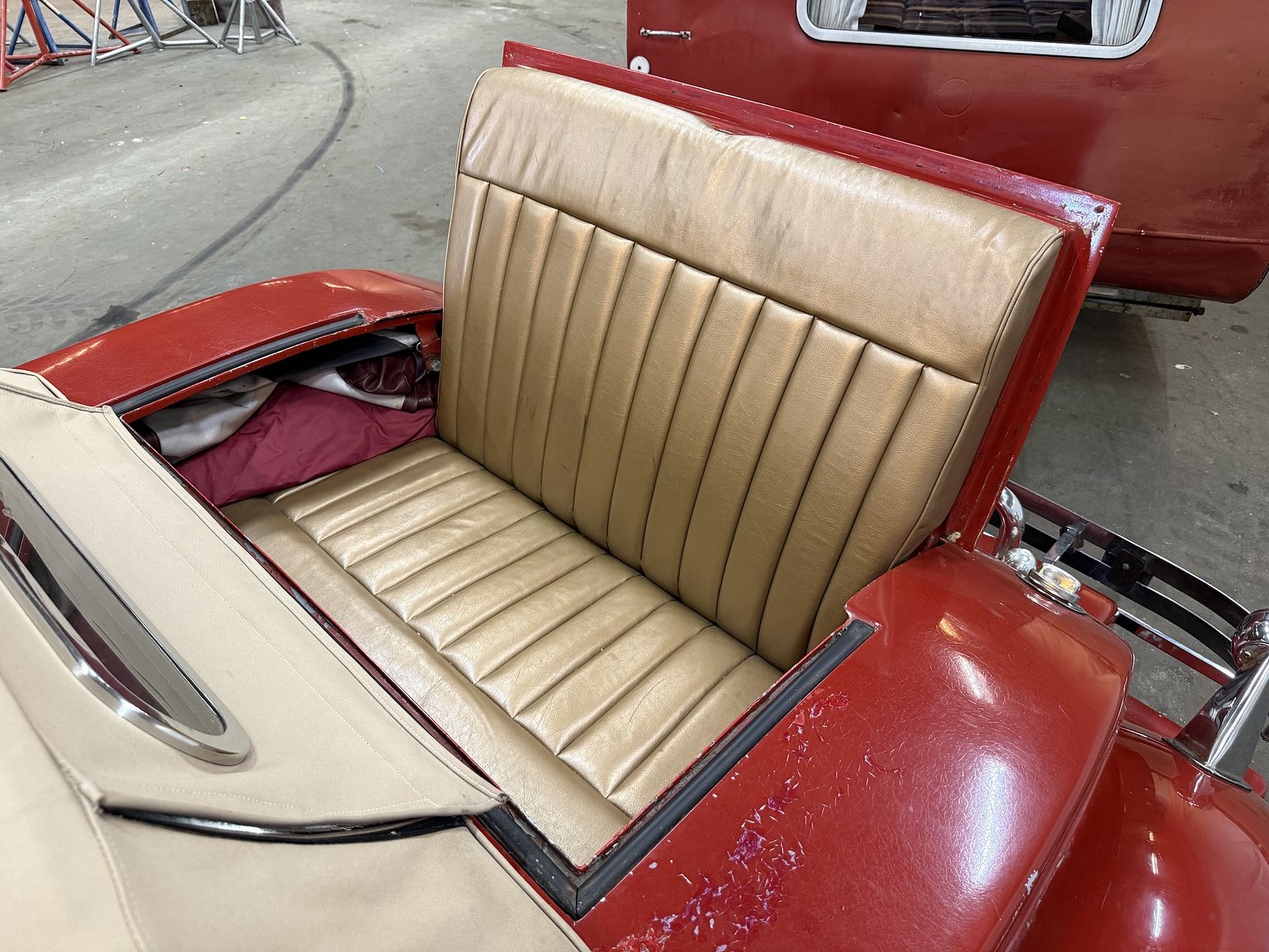Interiörbild 1965 Duesenberg Roadster/StreetRod Replika 