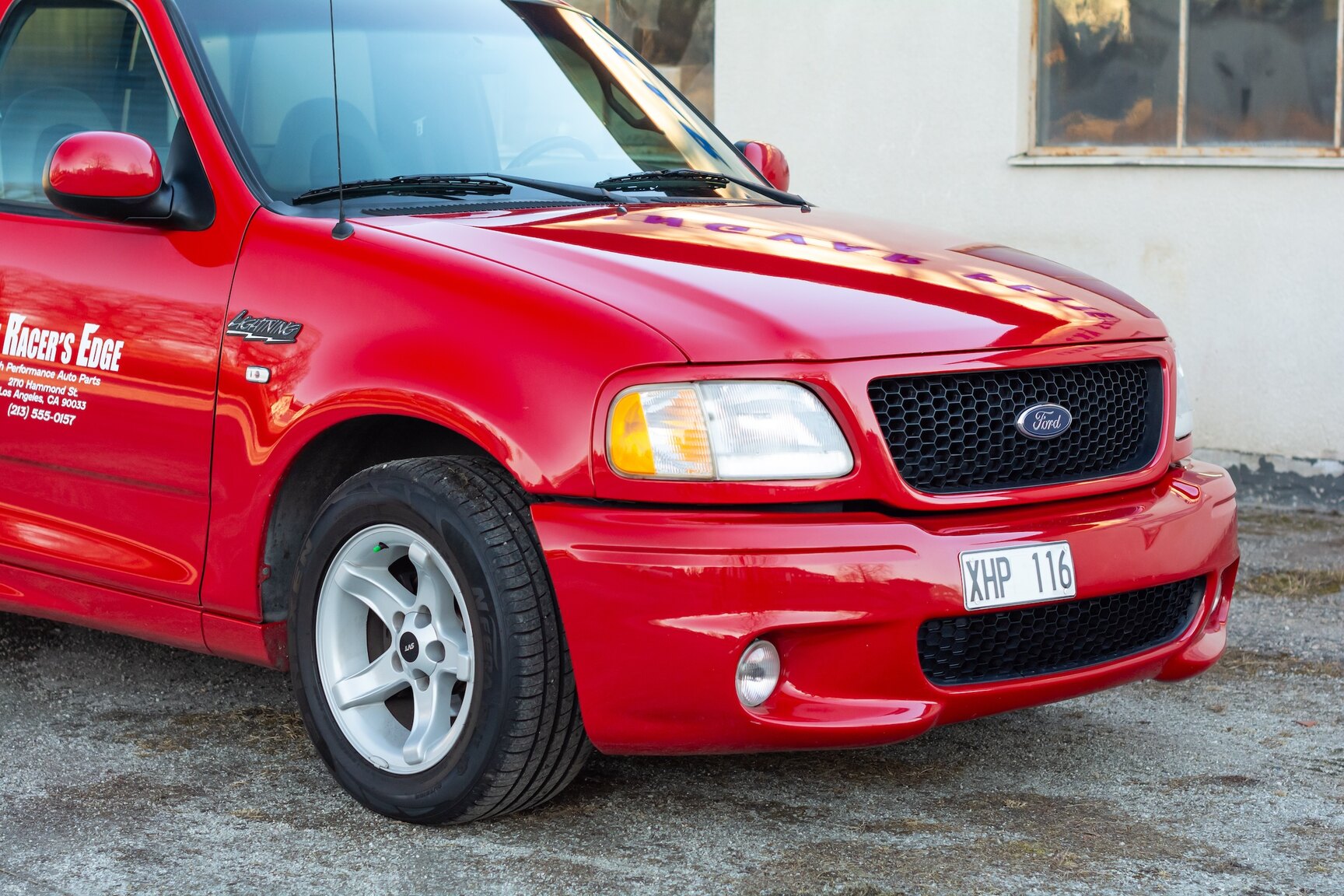 Exterior image of 2000 FORD F-150 SVT Lightning