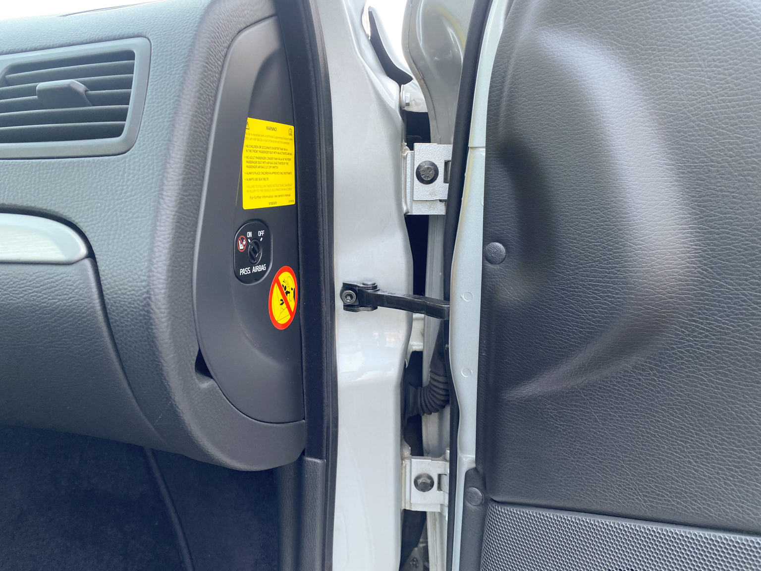 Innenraumfoto von 2005 Volvo V70 R AWD (37)