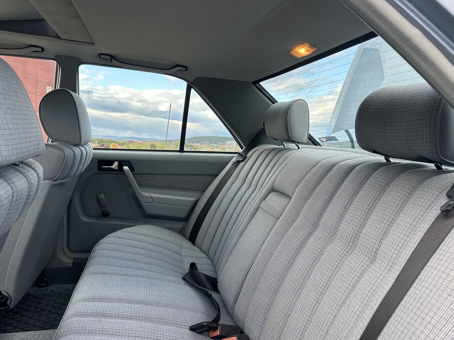 Interior image of 1988 Mercedes-Benz 190 E