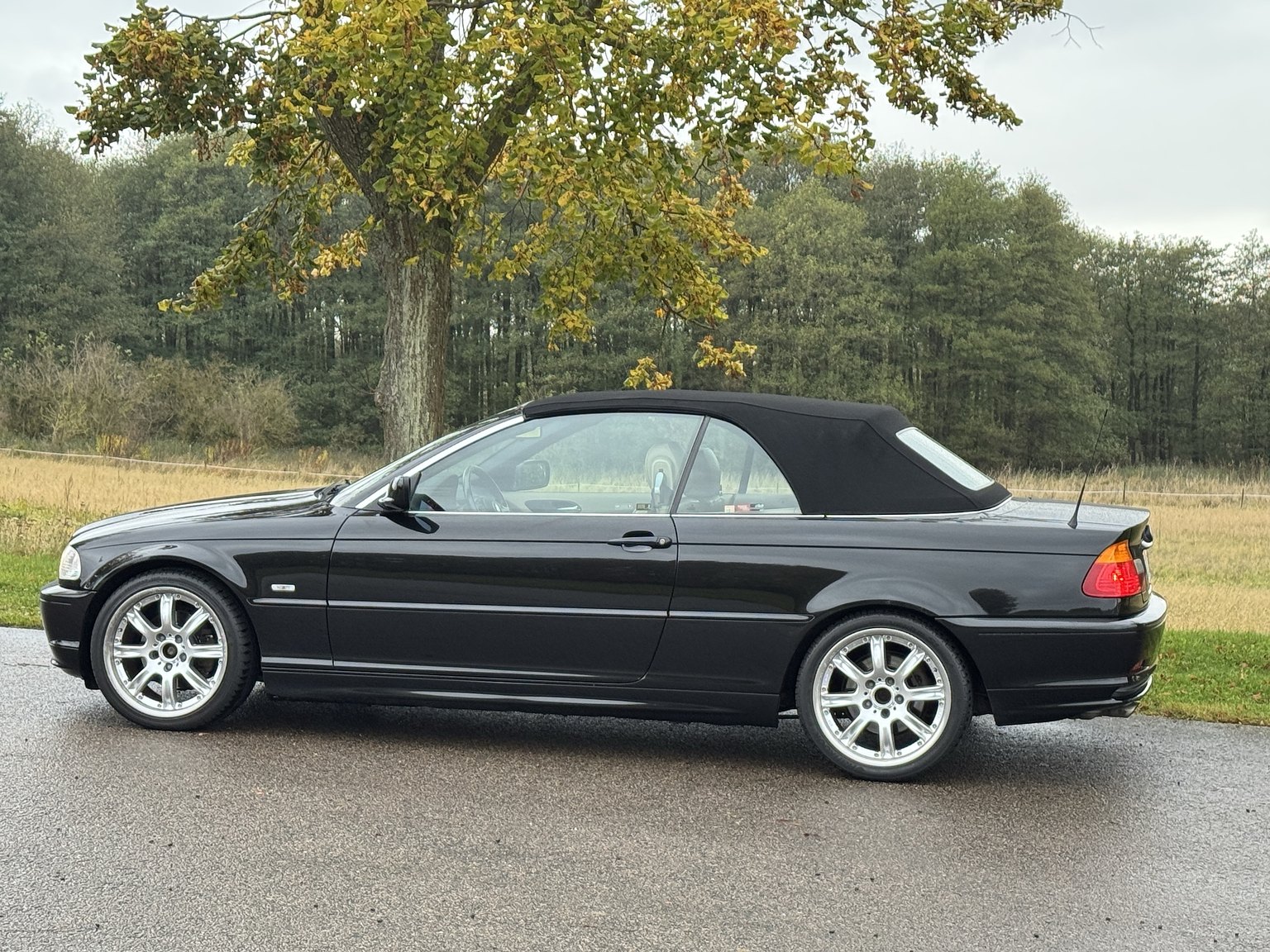 Exteriörbild på 2001 BMW 325IA CAB
