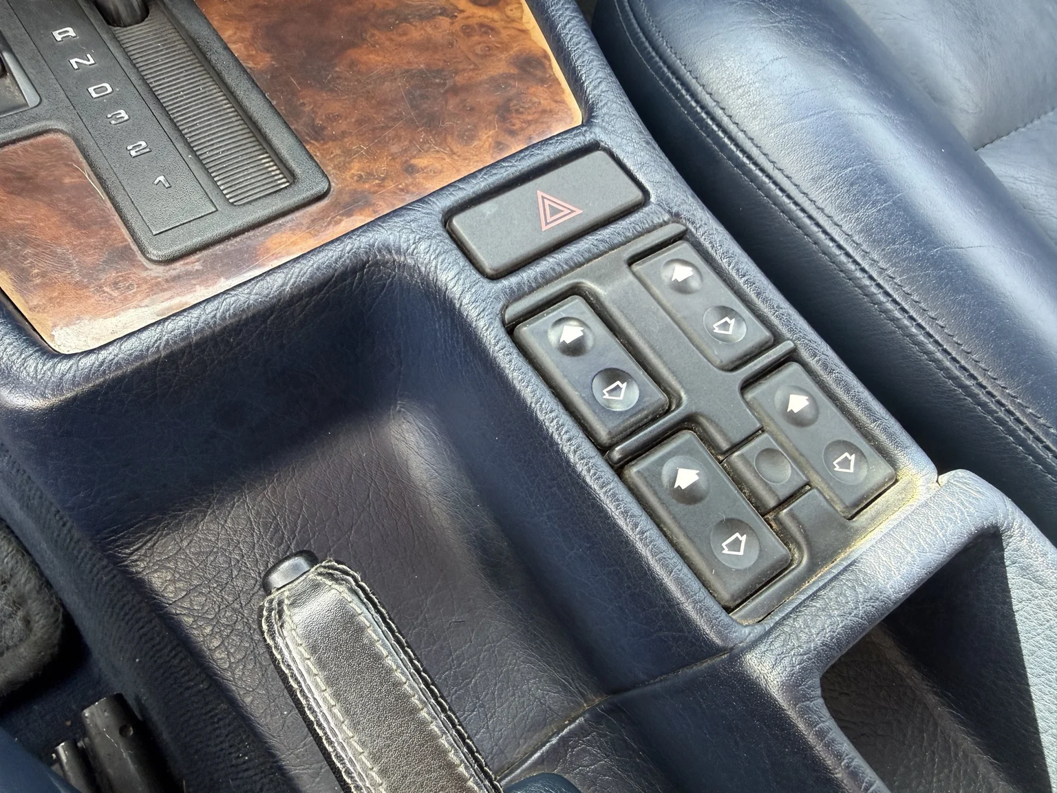 Innenraumfoto von 1990 BMW 750i (35)