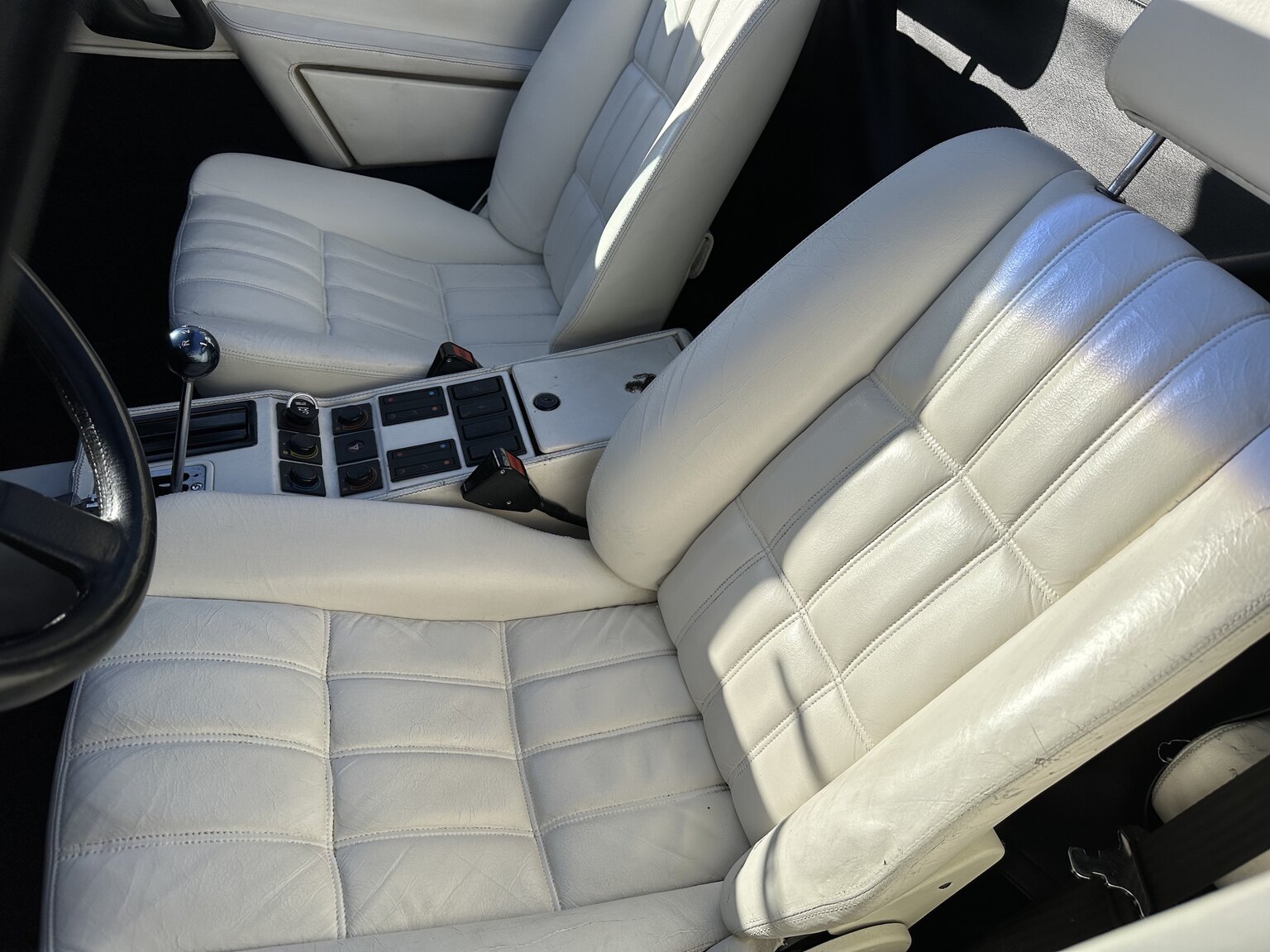 Interiörbild 1986 Ferrari 328 GTS