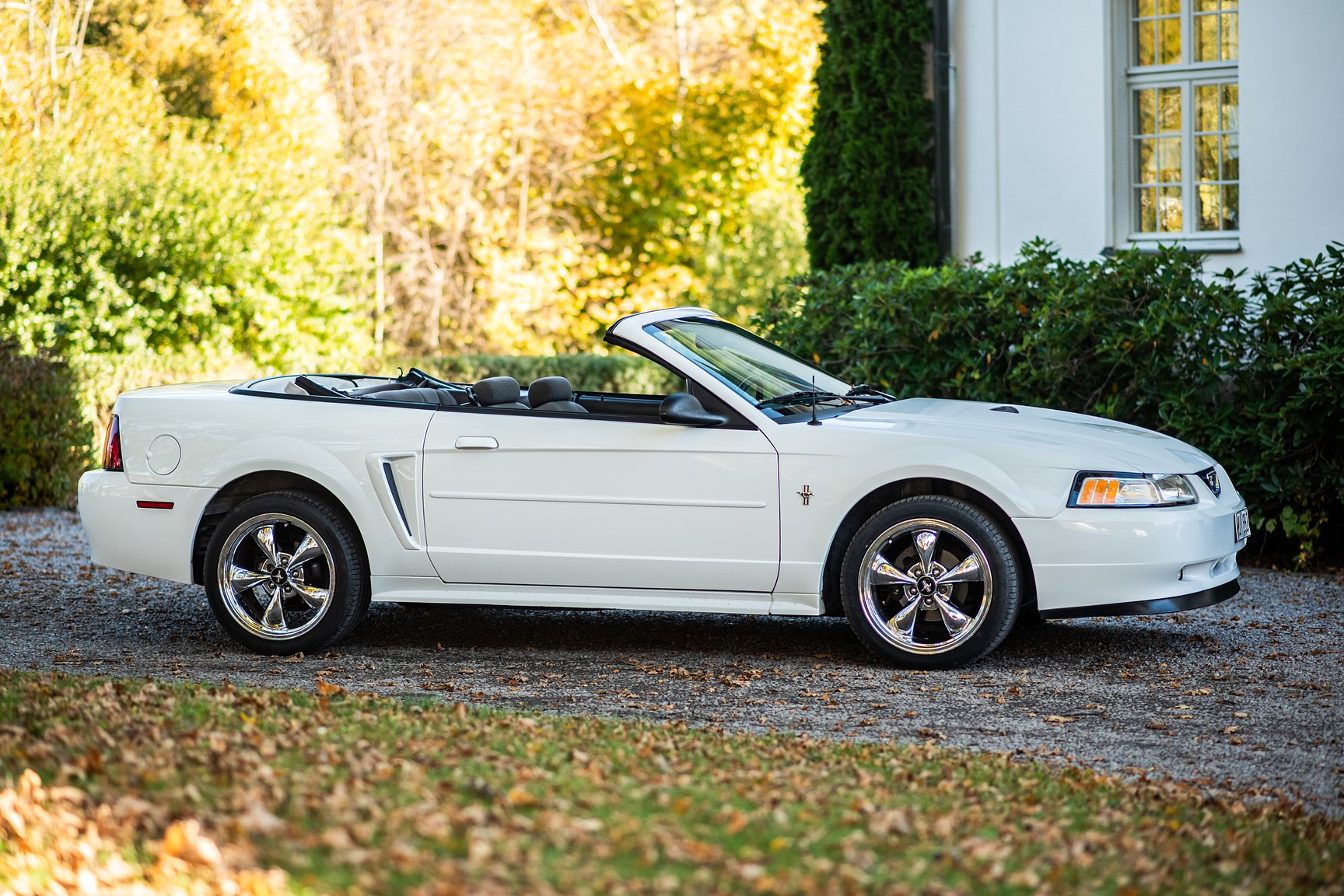 Exteriörbild på 2000 Ford Mustang Convertible 3.8 V6 Automat