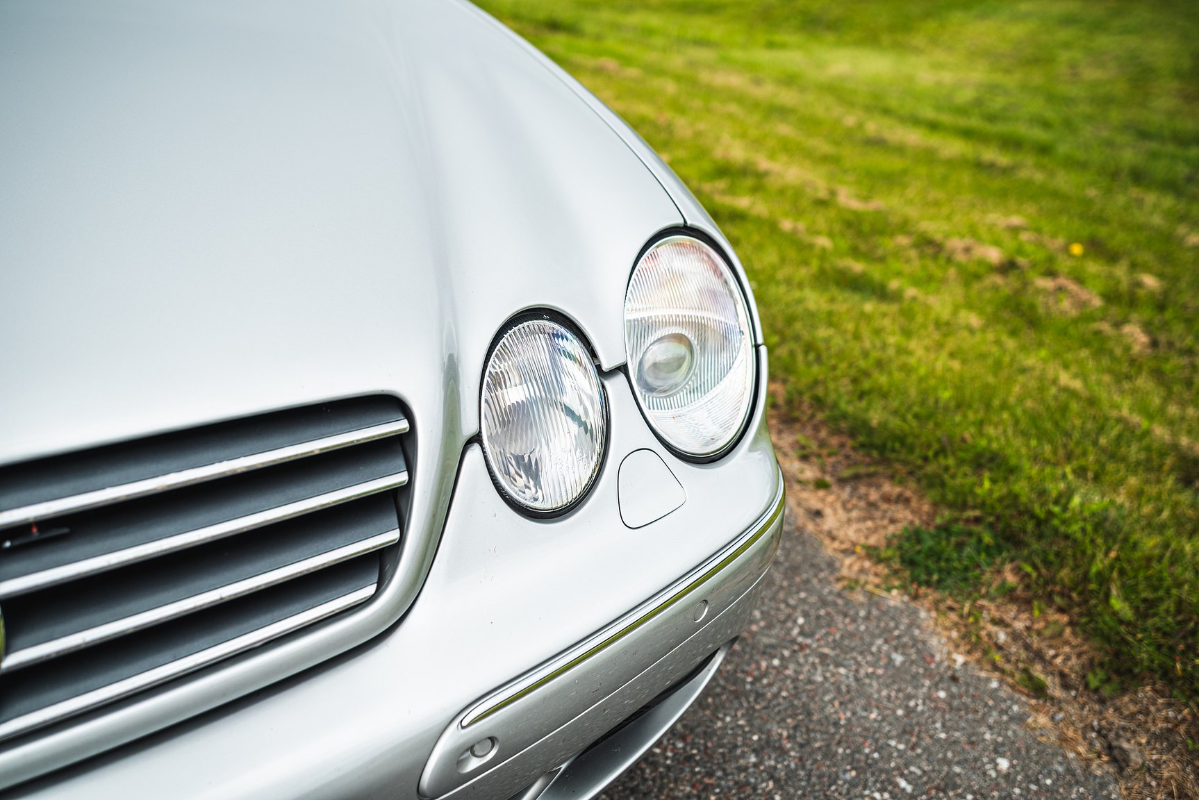 Exterior image of 2000 Mercedes-Benz CL 500