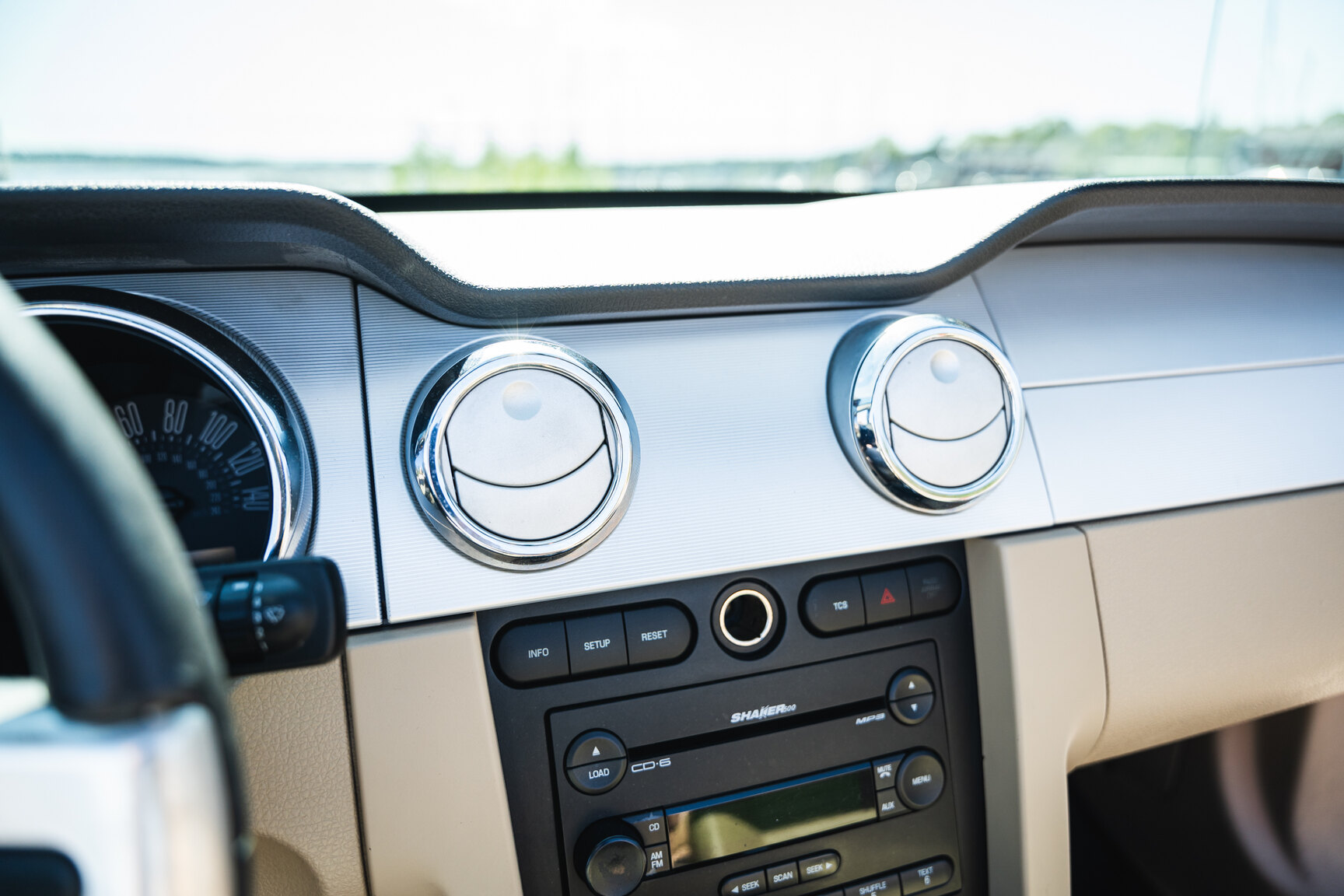 Interior image of 2005 Ford Mustang GT Cabriolet