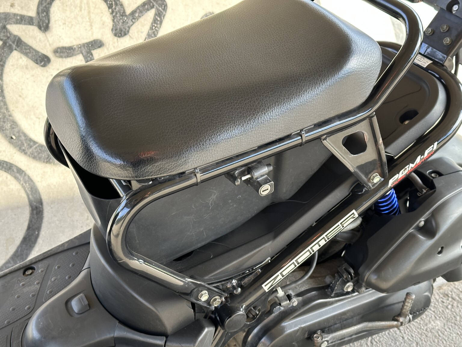 Exterior image of 2010 Honda NPS 50 Zoomer