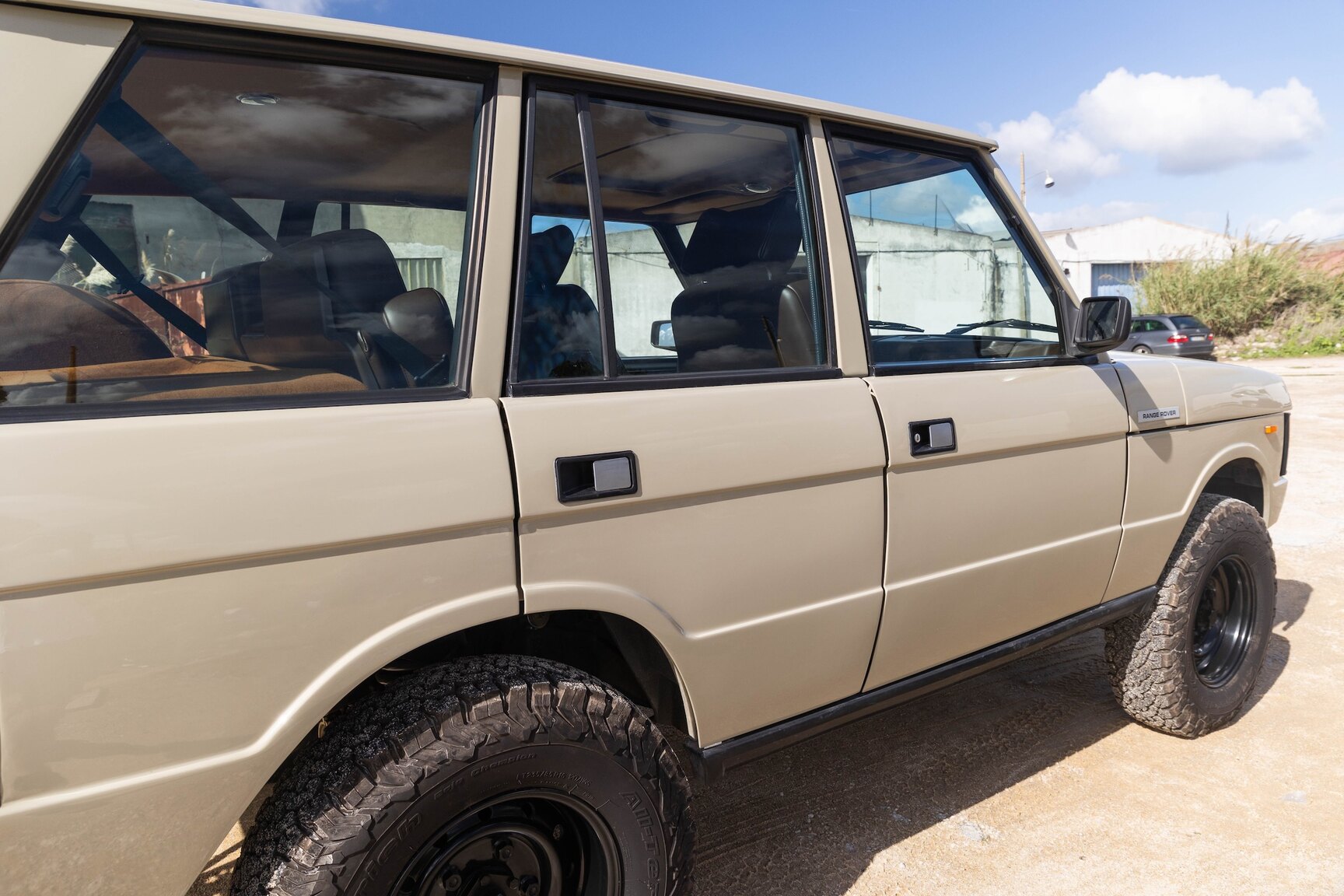 Exteriörbild på 1991 Range Rover Restomod