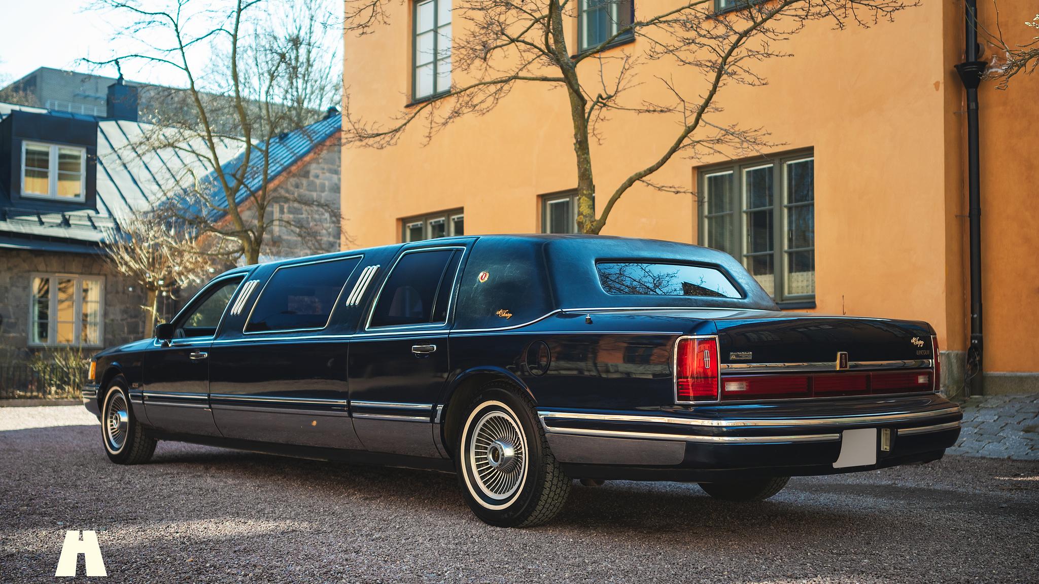 Exterior image of 1992 Lincoln Town Car Limousine 