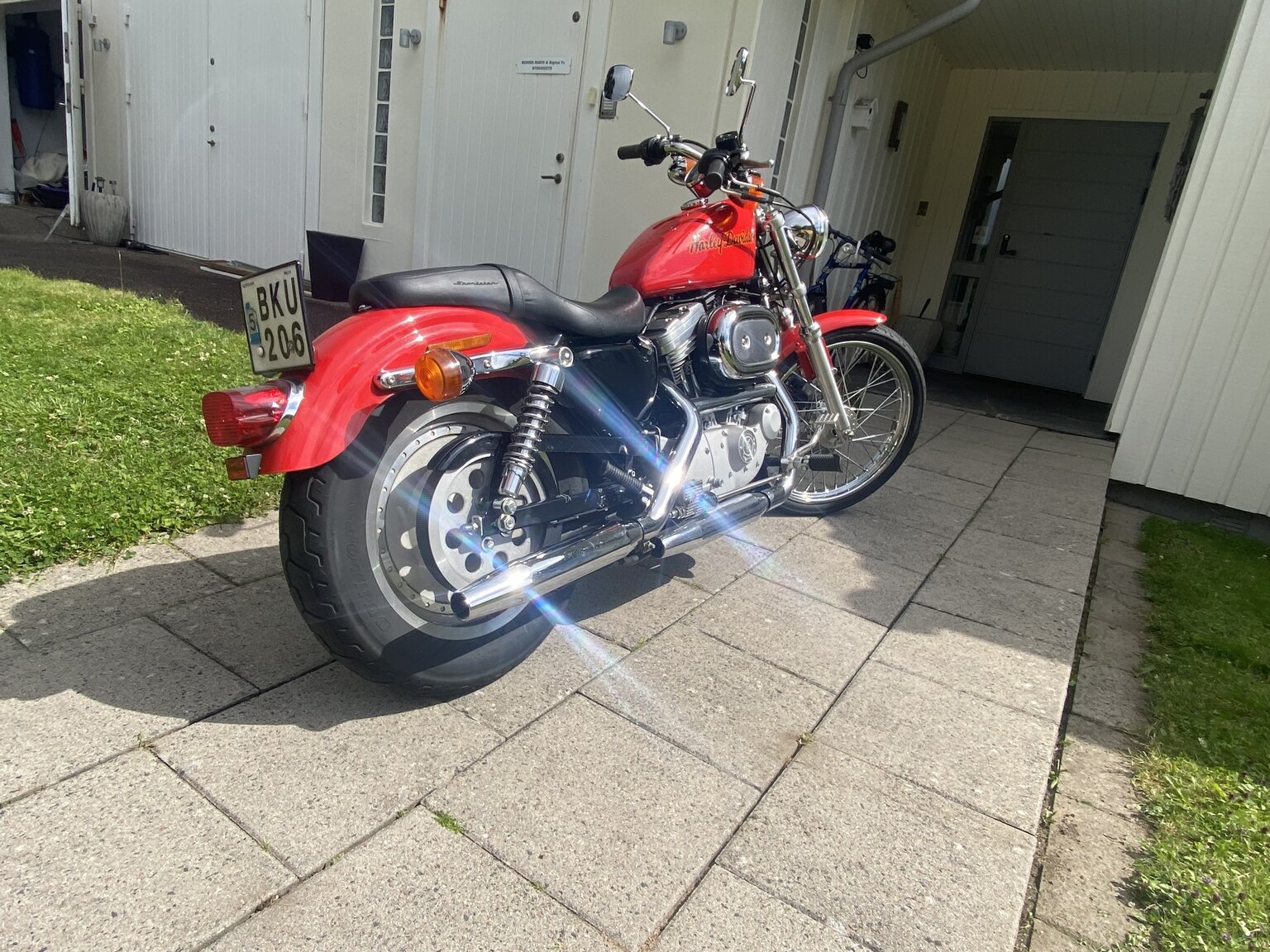 Exterior image of 1998 Harley-Davidson XL883