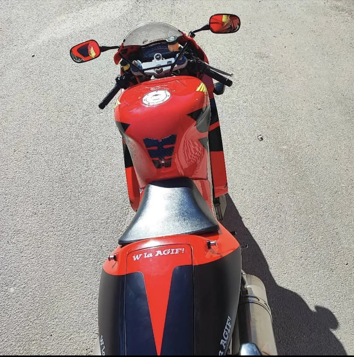Aussenfoto 2000 Honda RC51 (4)
