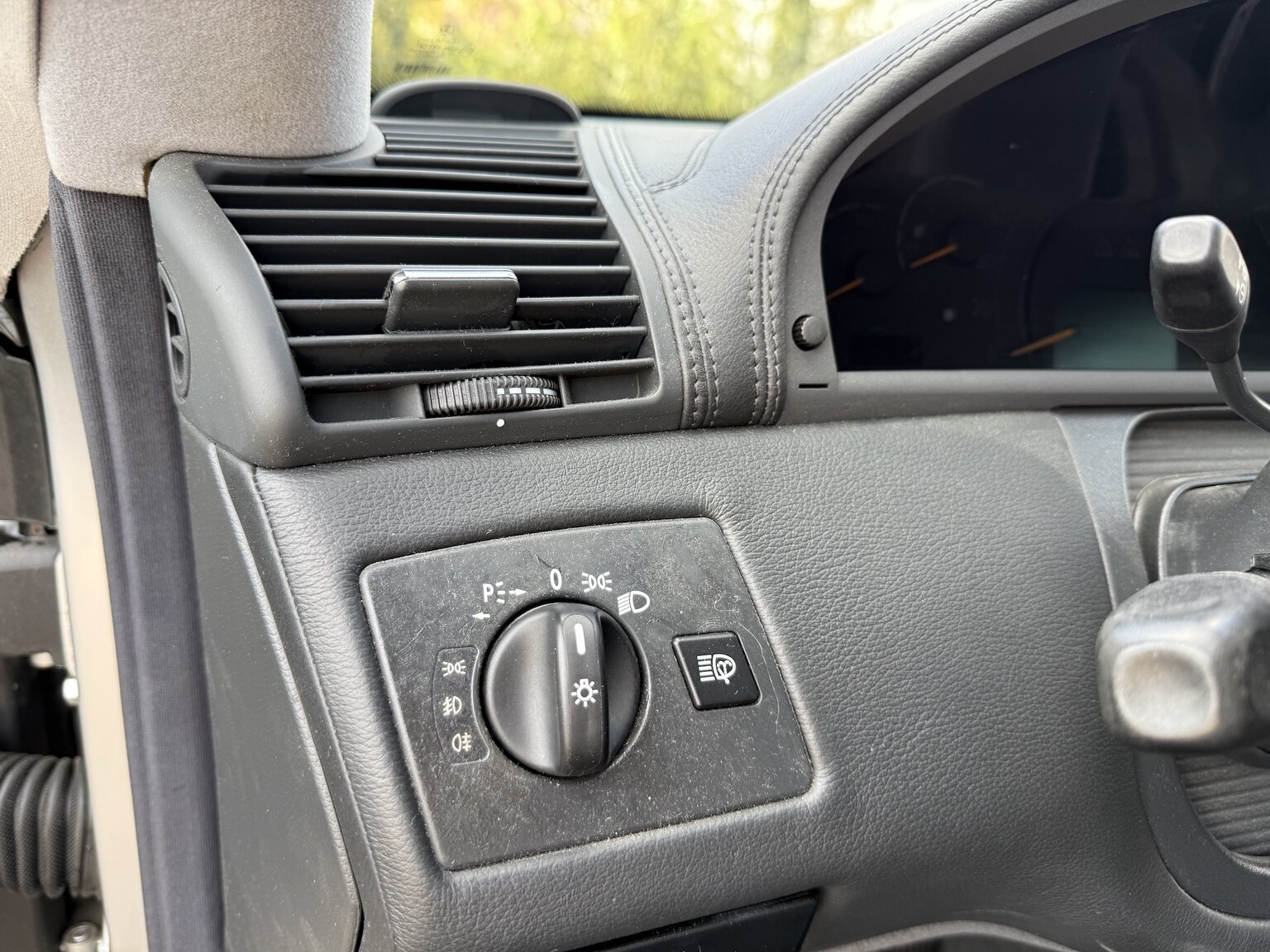 Interior image of 2000 Mercedes-Benz CL 500