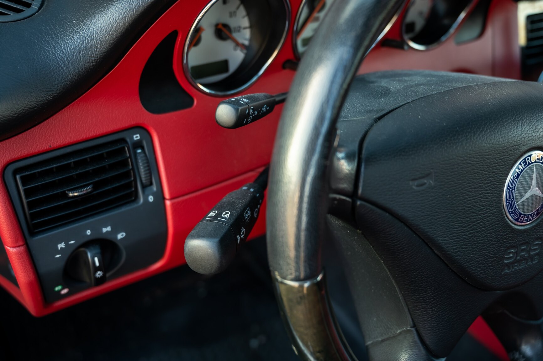 Interior image of 2001 Mercedes-Benz SLK 320