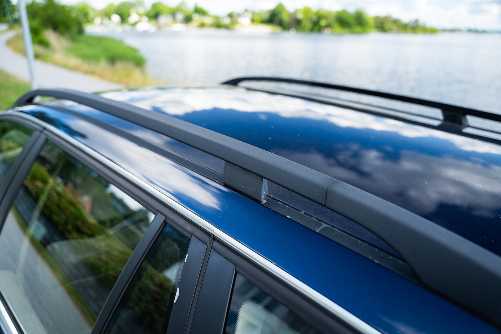 Exterior image of 2003 BMW 320i Touring