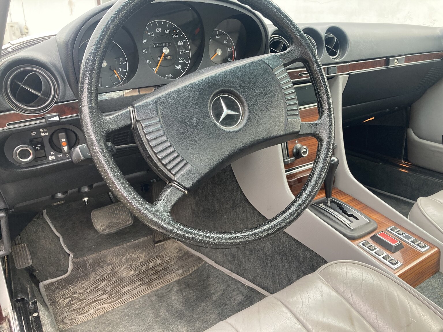Interior image of 1973 Mercedes-Benz 450 SLC (12)