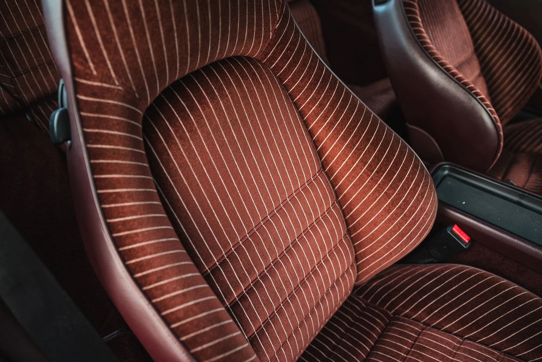 Interior image of 1986 Porsche 944R (9)