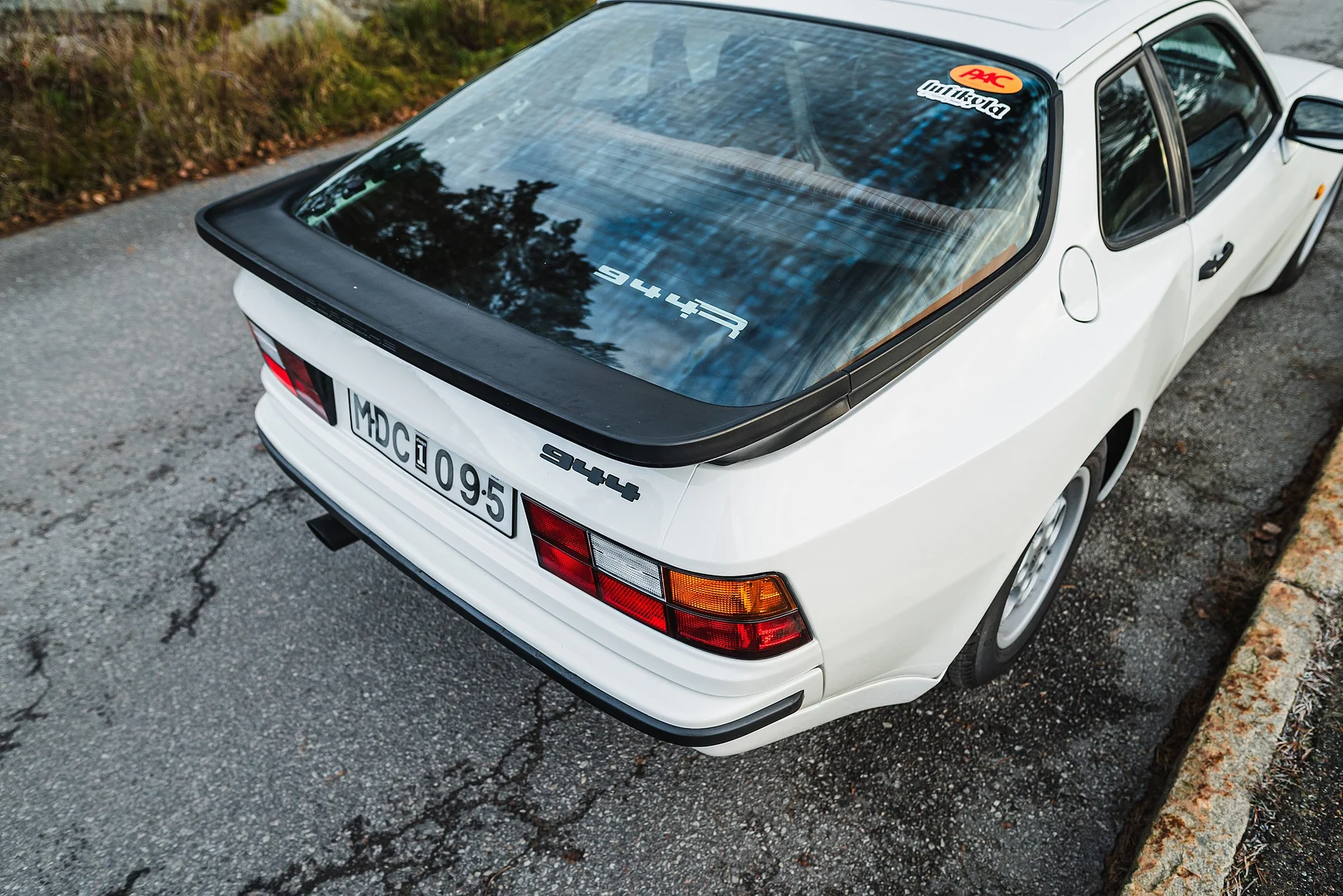Exterior image of 1986 Porsche 944R (21)