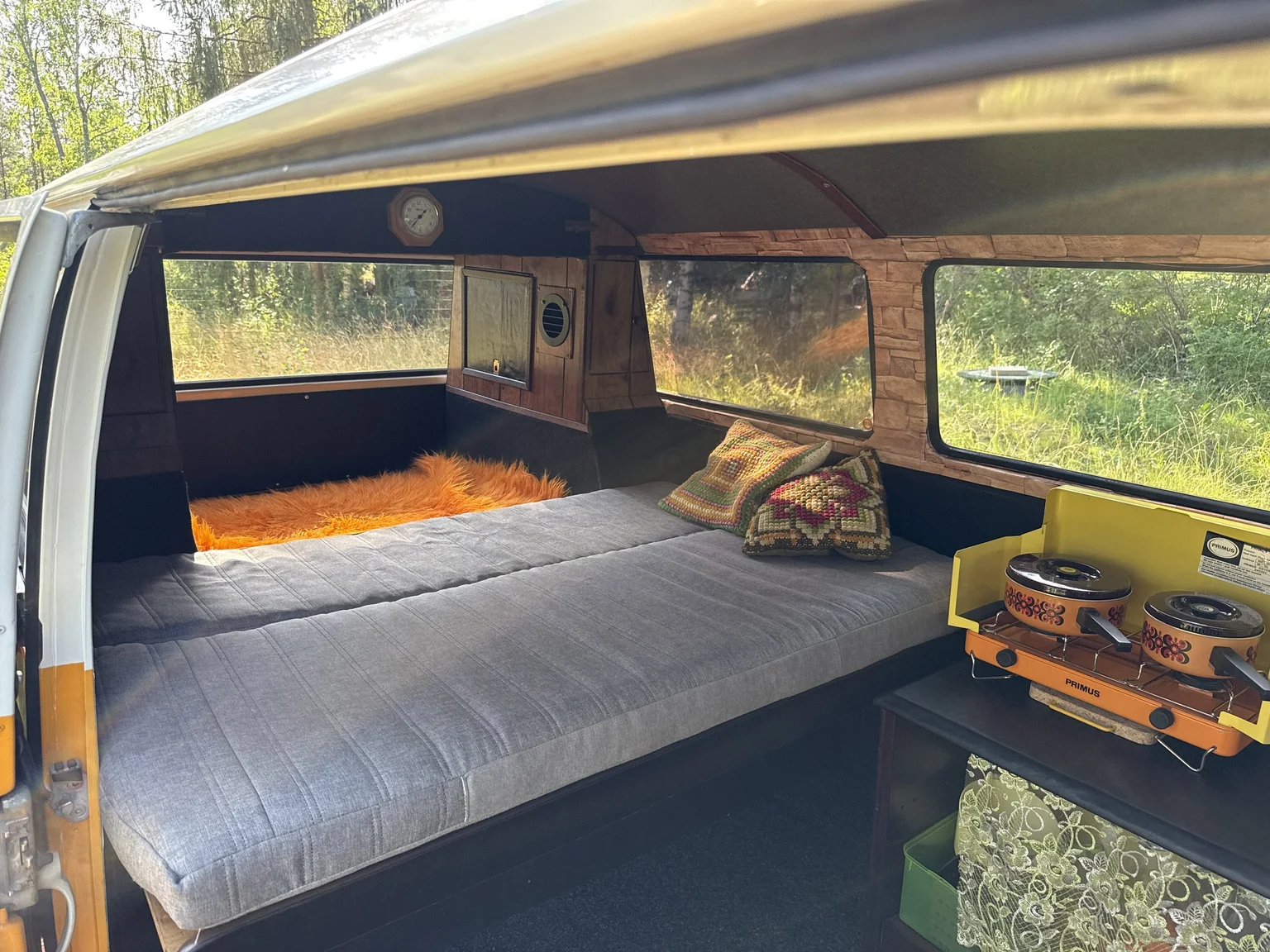 Innenraumfoto von 1975 Volkswagen Transporter Campervan (63)