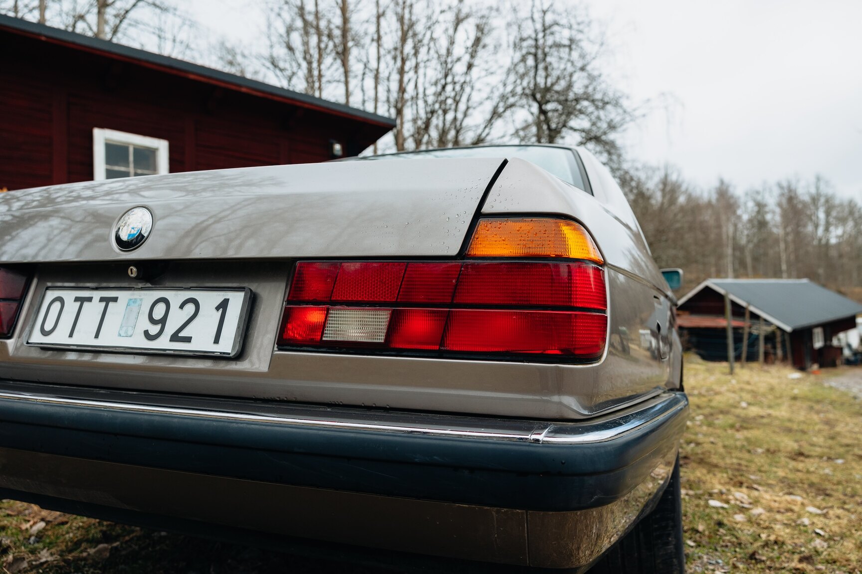 Exteriörbild på 1990 BMW 750iL (16)