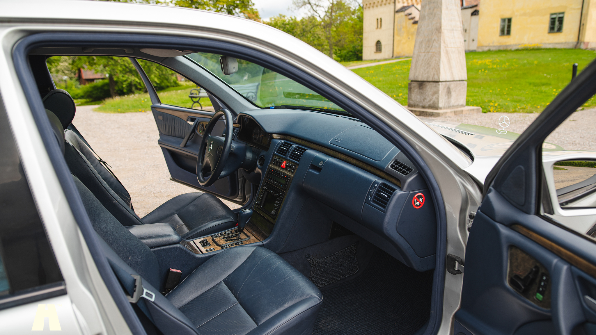 Innenraumfoto von 2000 Mercedes E430