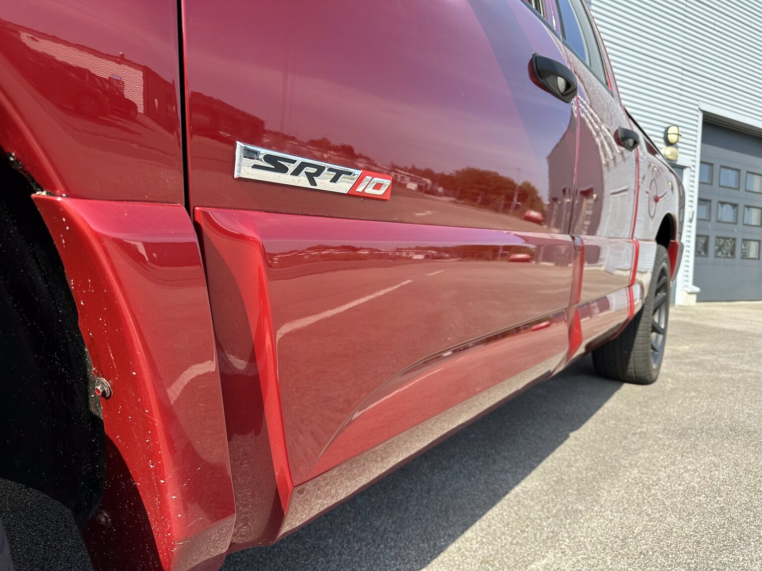 Exteriörbild på 2006 Dodge Ram SRT10