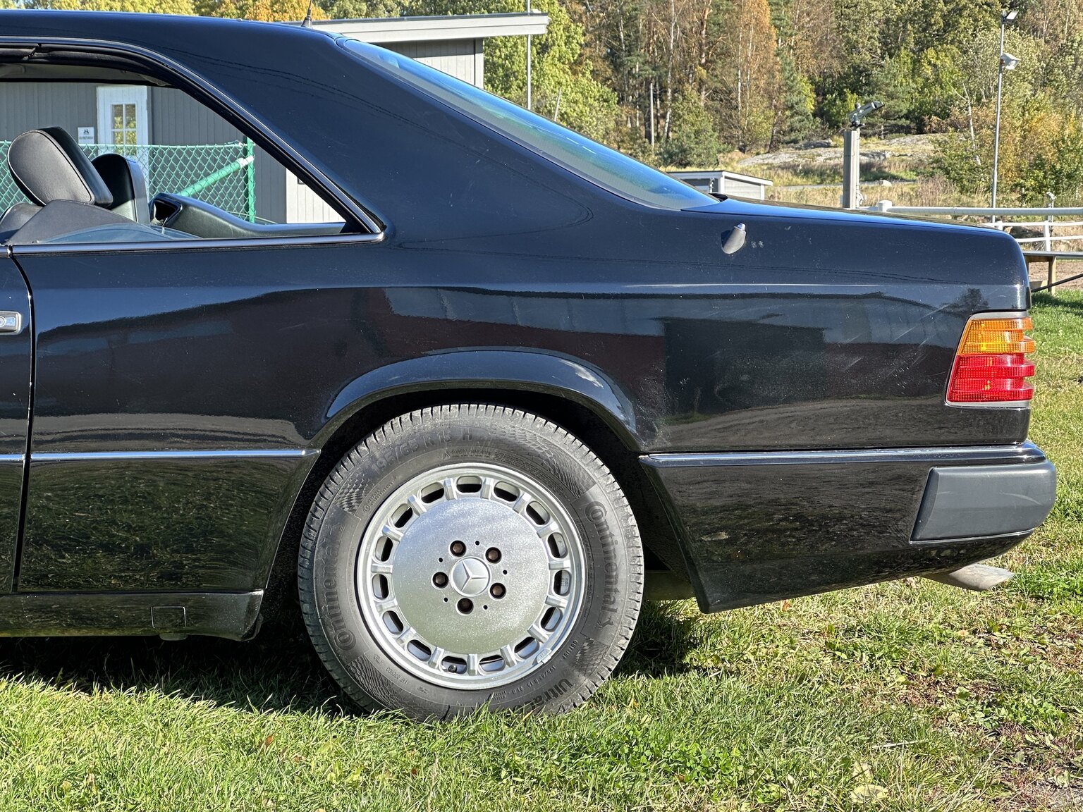Aussenfoto 1990 Mercedes-Benz 300 CE 24V (20)