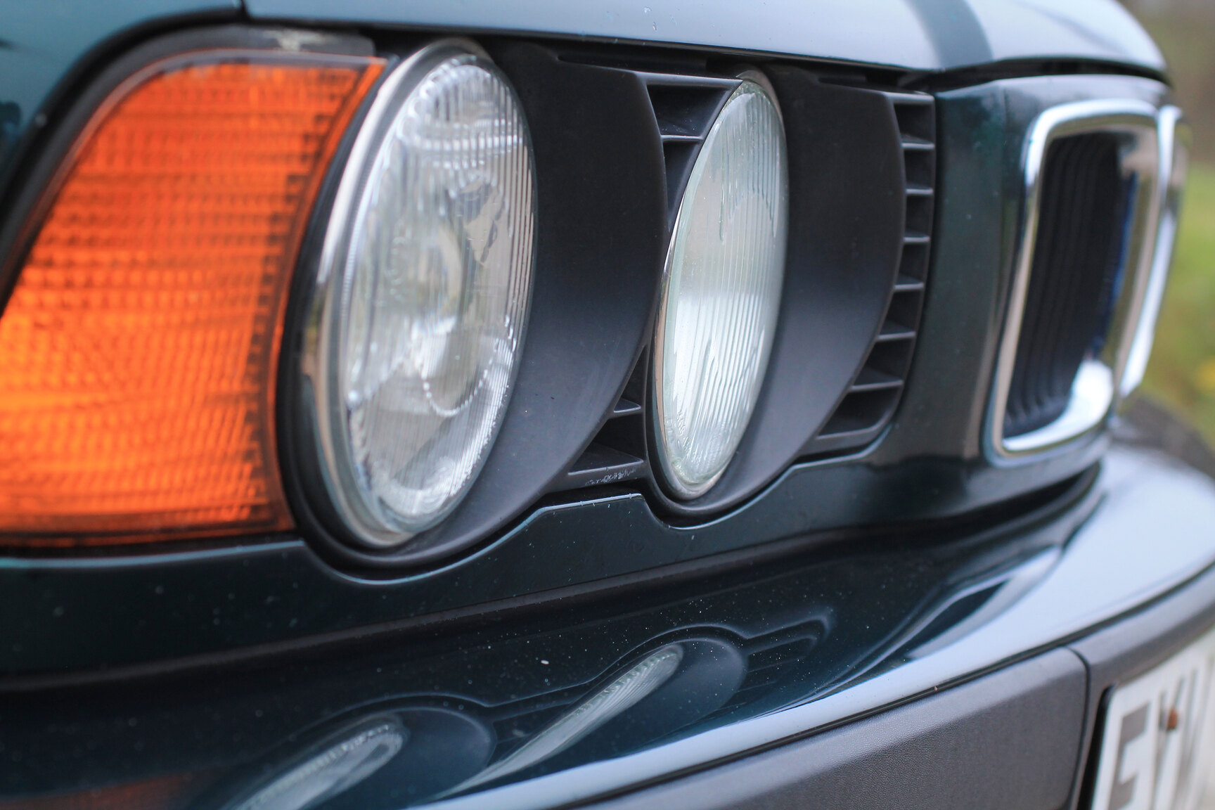 Exterior image of 1996 BMW 520i Touring