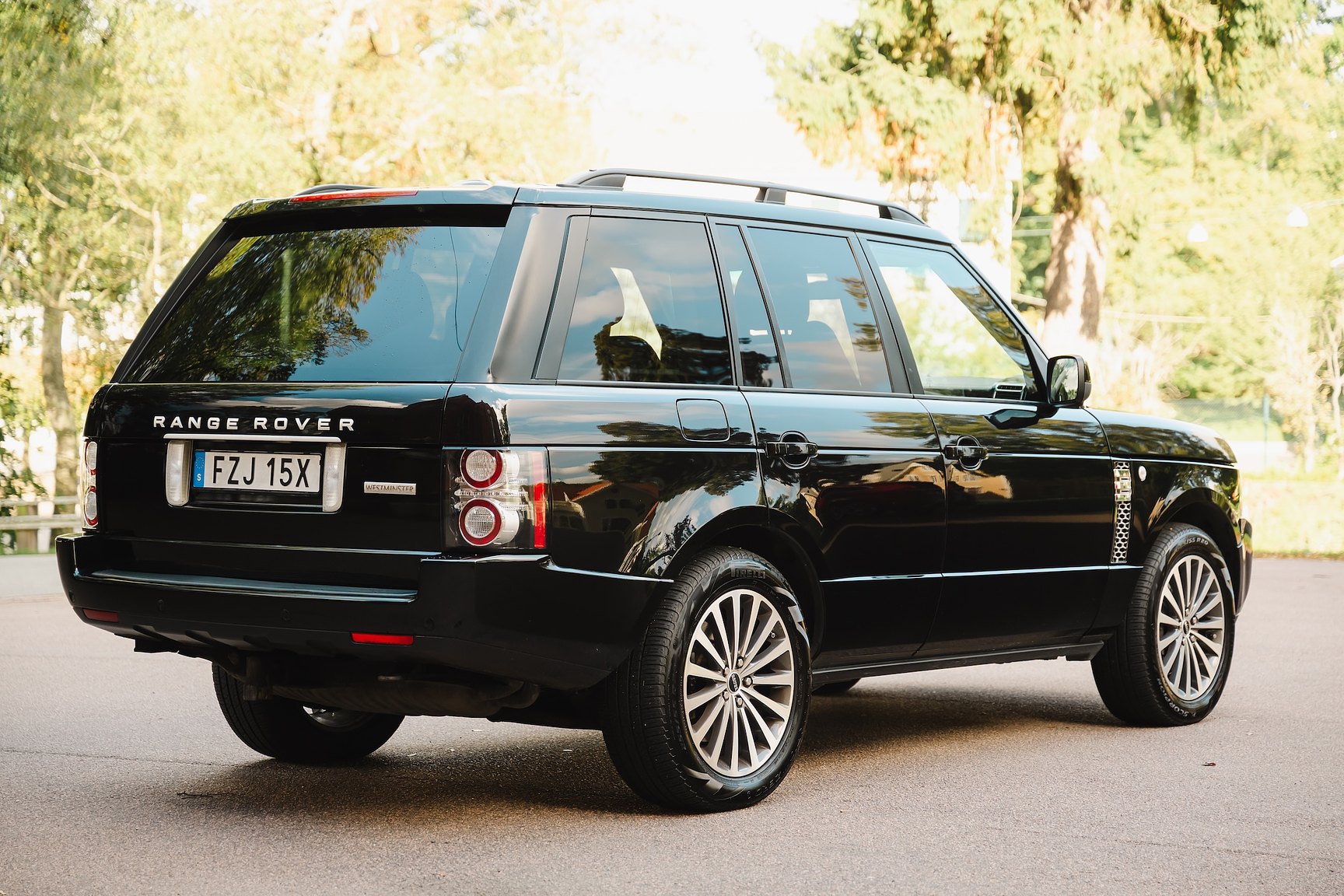 Exterior image of 2012 Range Rover 4.4 TDV8 Westminster 