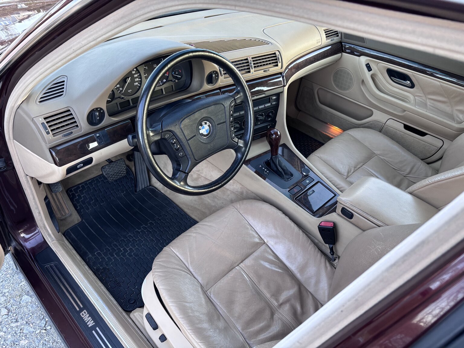 Interior image of 1996 BMW 728iA