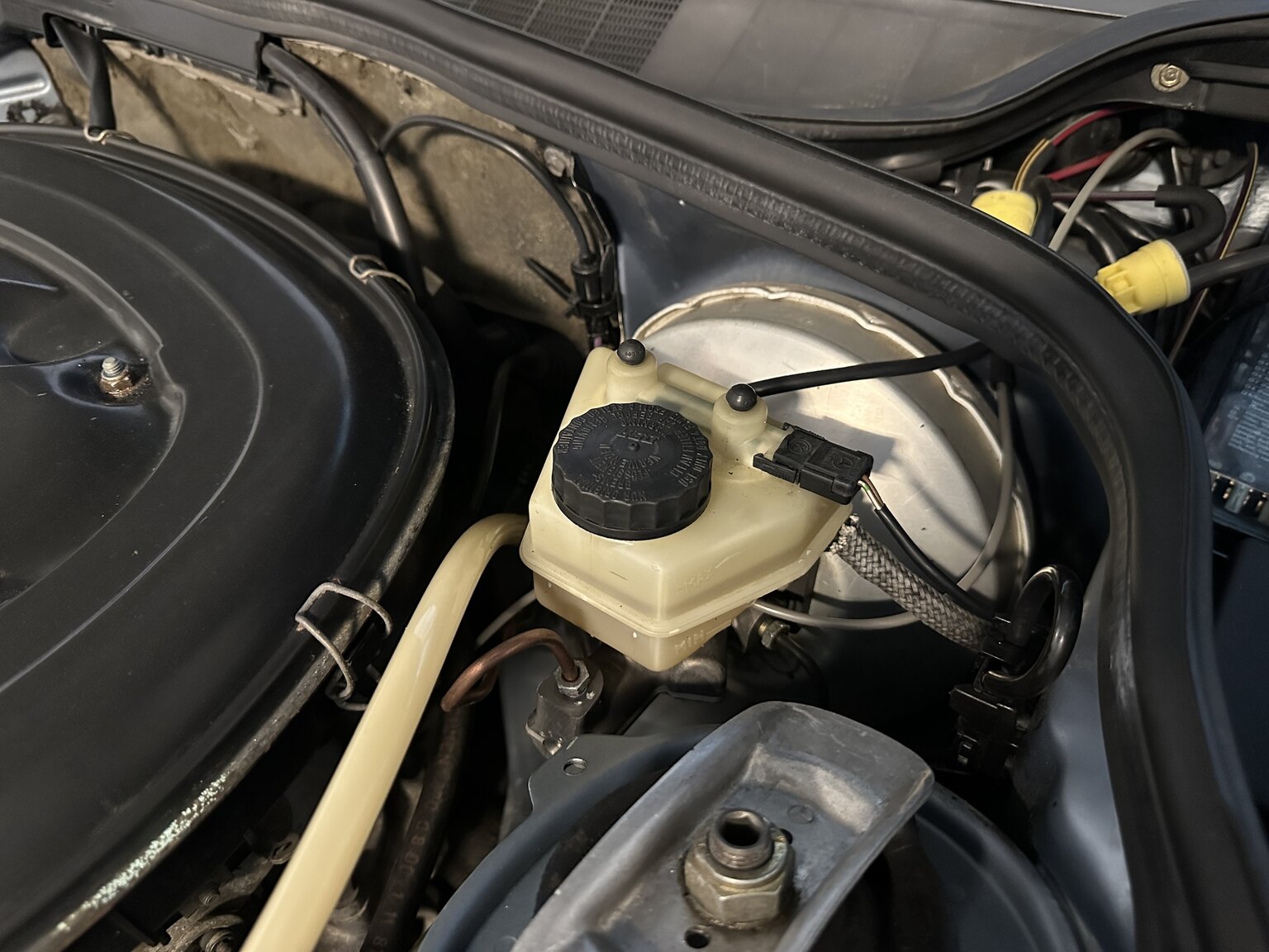 Image of 1988 Mercedes-Benz 190 E mechanics