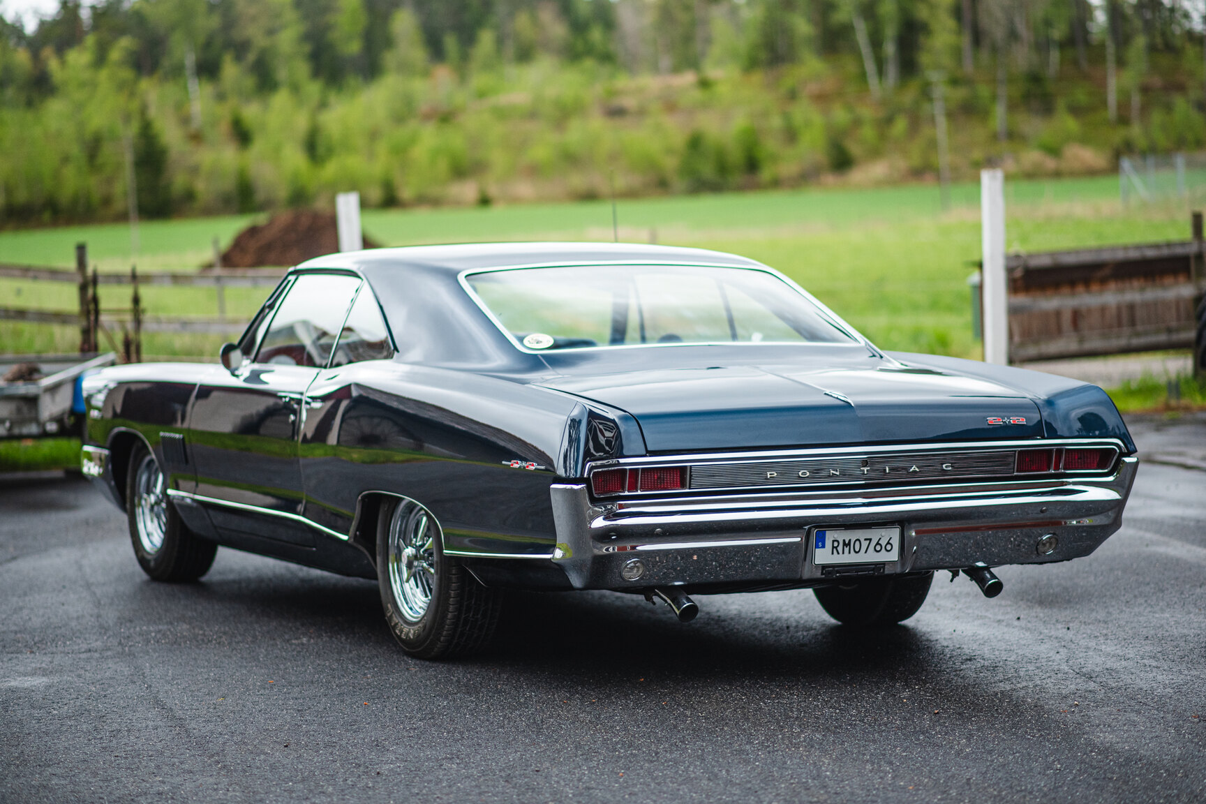 Exterior image of 1965 Pontiac Catalina 421 Tripower-Pack 2+2