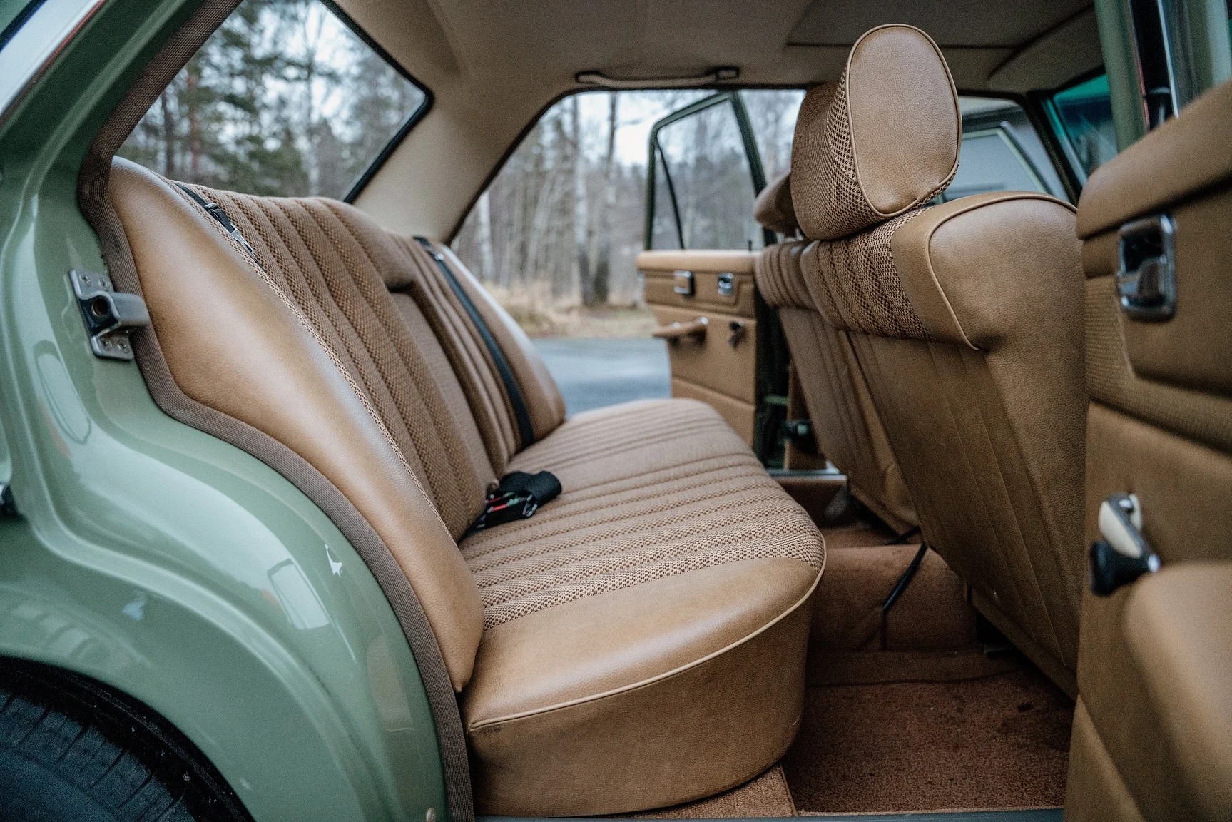 Interior image of 1975 Mercedes-Benz 240 D 3.0 (7)