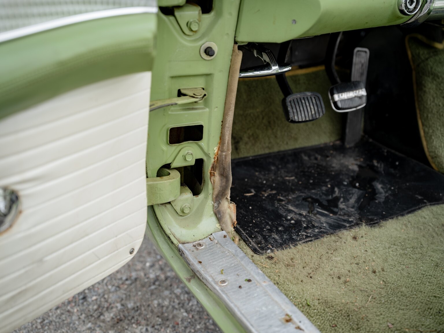 Interior image of 1956 Ford Thunderbird (32)
