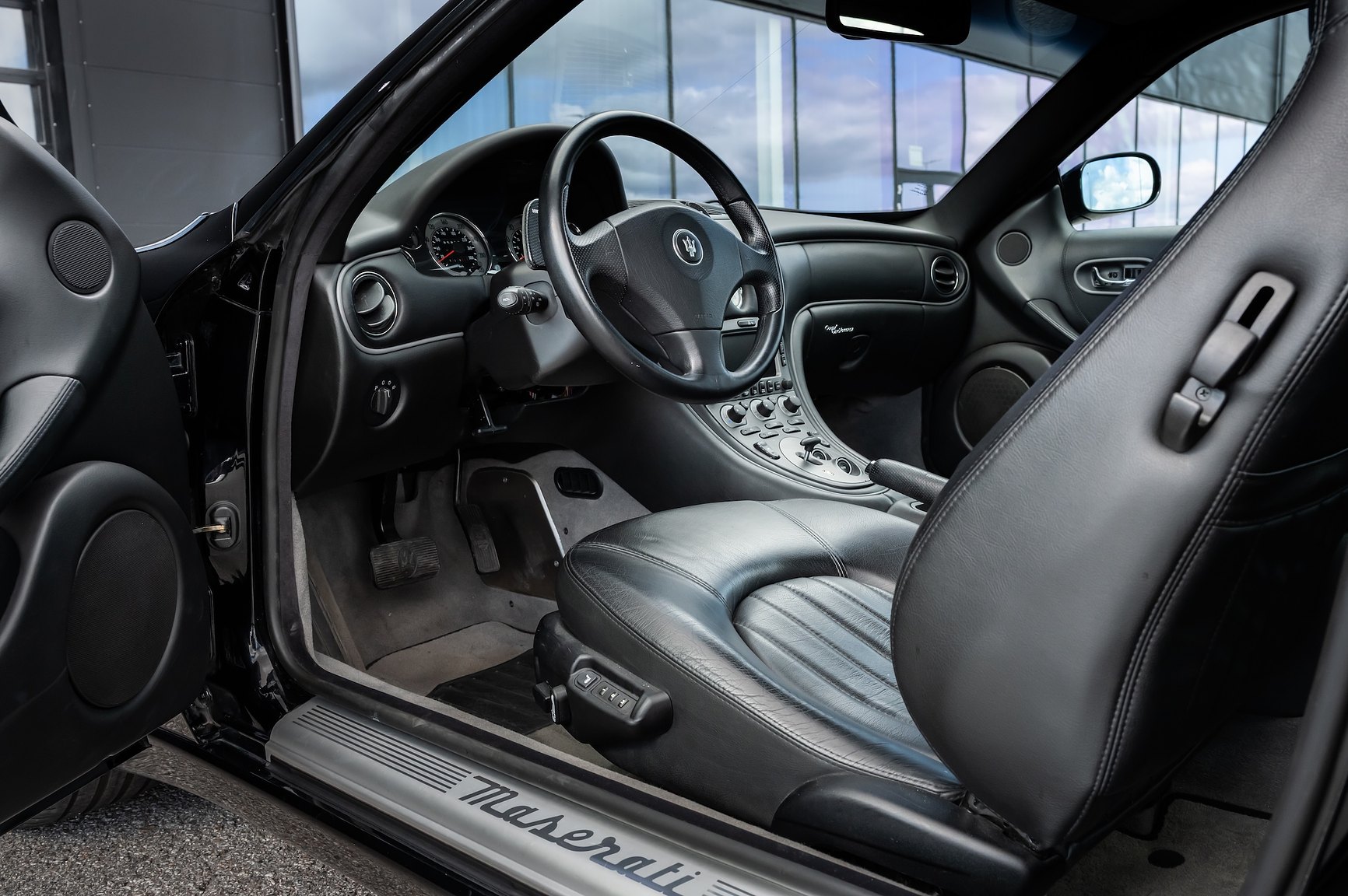 Interior image of 2004 Maserati Coupé 4.2 V8 Cambiocorsa