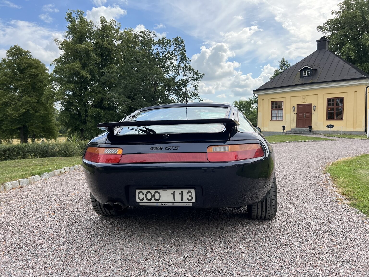 Exterior image of 1993 Porsche 928 GTS