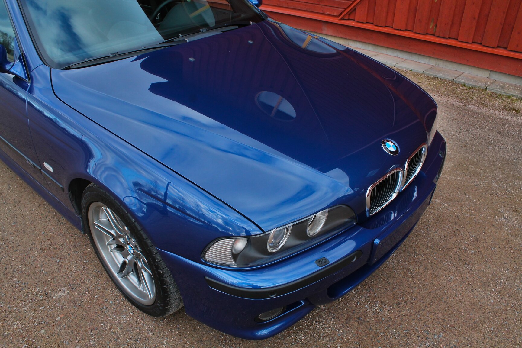 Exteriörbild på 2003 BMW M5