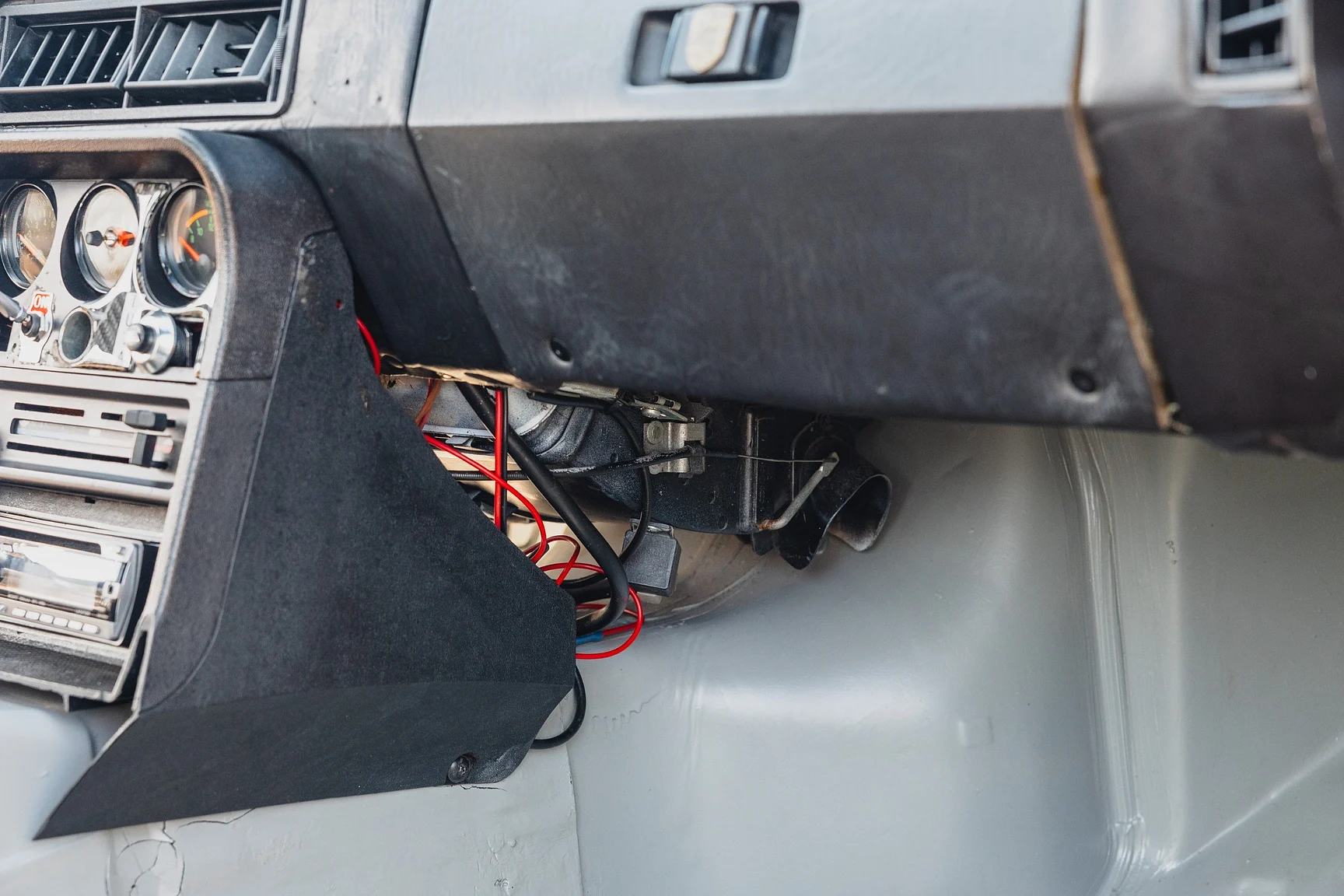 Innenraumfoto von 1982 Porsche 944 Trackday (13)