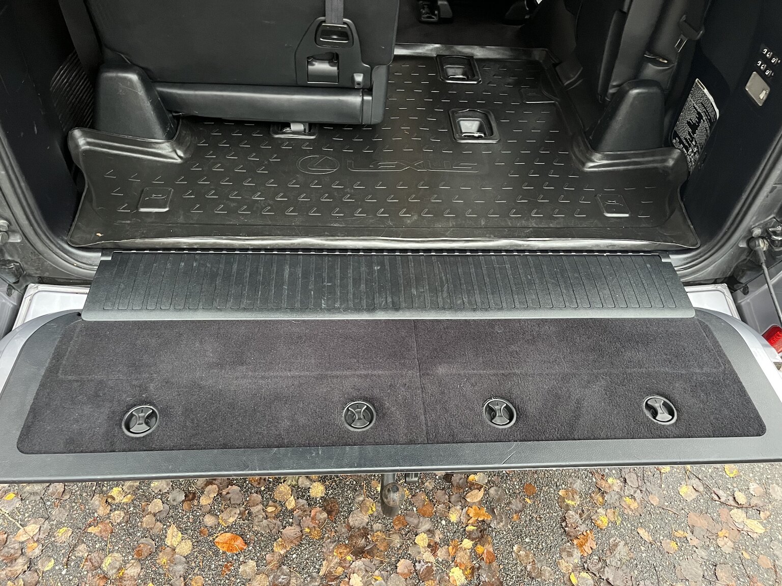 Innenraumfoto von 2011 Lexus LX570