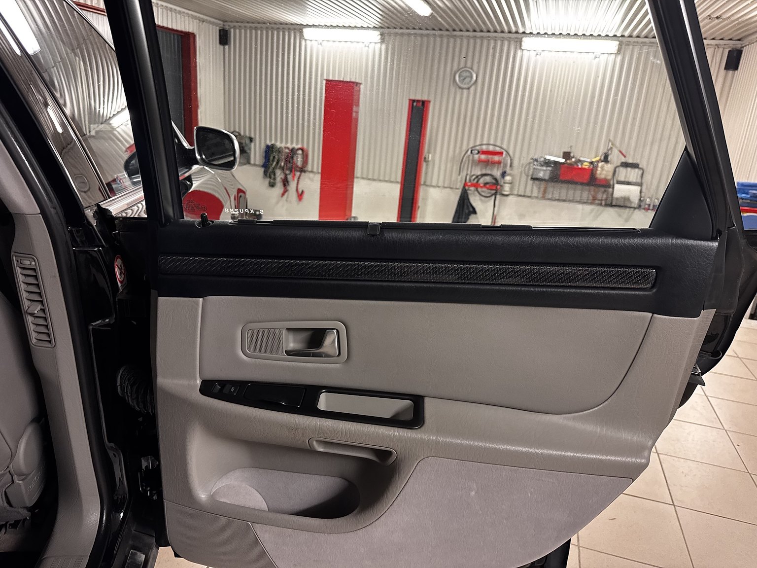 Innenraumfoto von 1999 Audi S8 4.2 Quattro