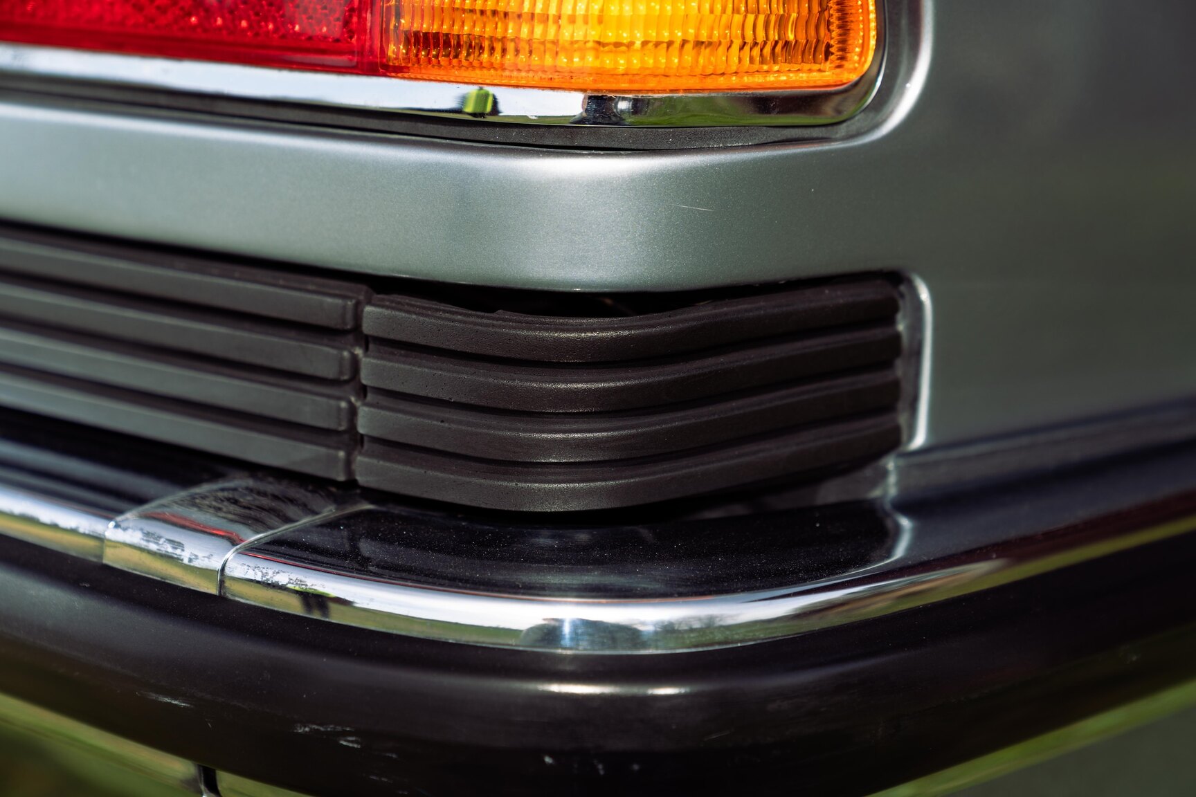 Exterior image of 1986 BMW 635 CSi (49)