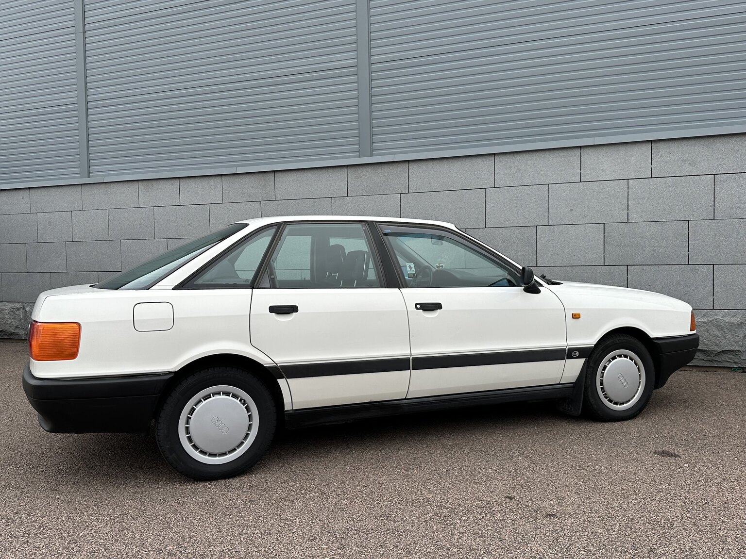 Exterior image of 1988 Audi 80 (52)