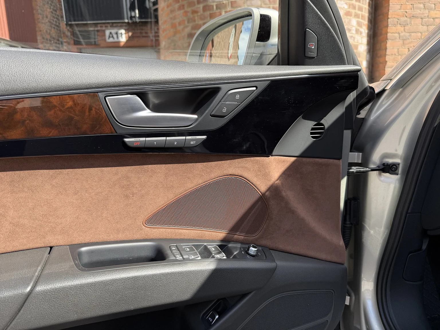 Innenraumfoto von 2014 Audi A8 4.0 TFSI (4)