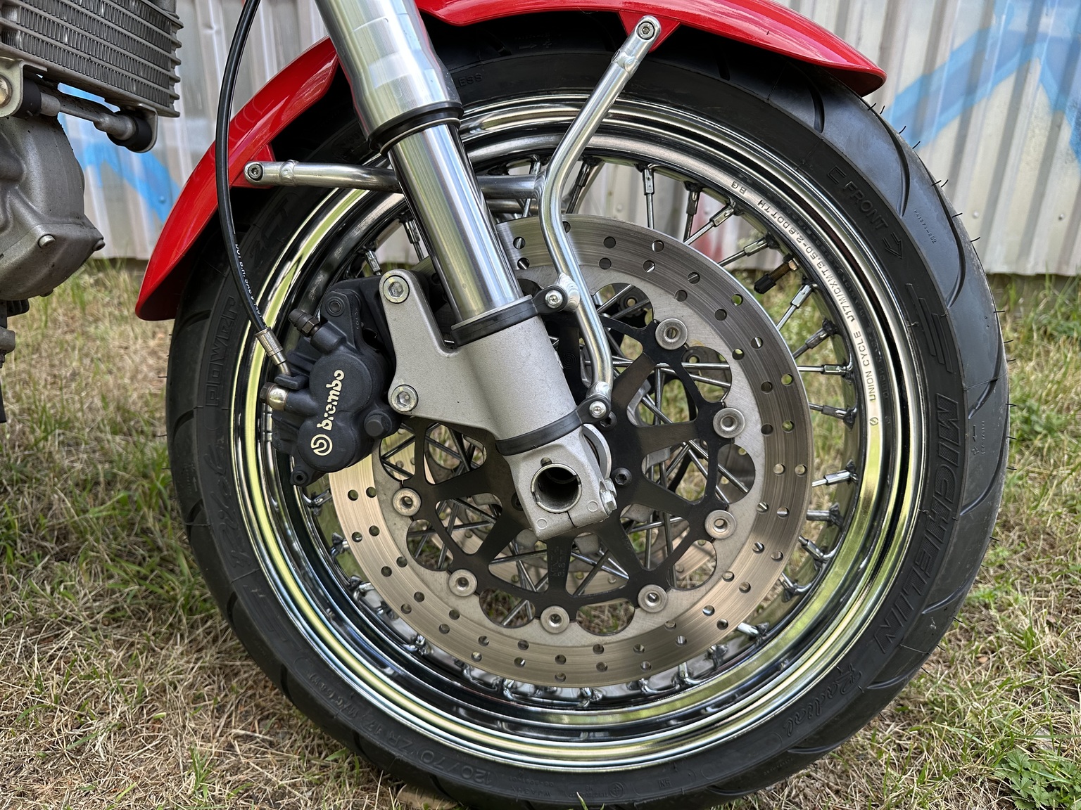 Exteriörbild på 2006 Ducati 1000 GT (62)