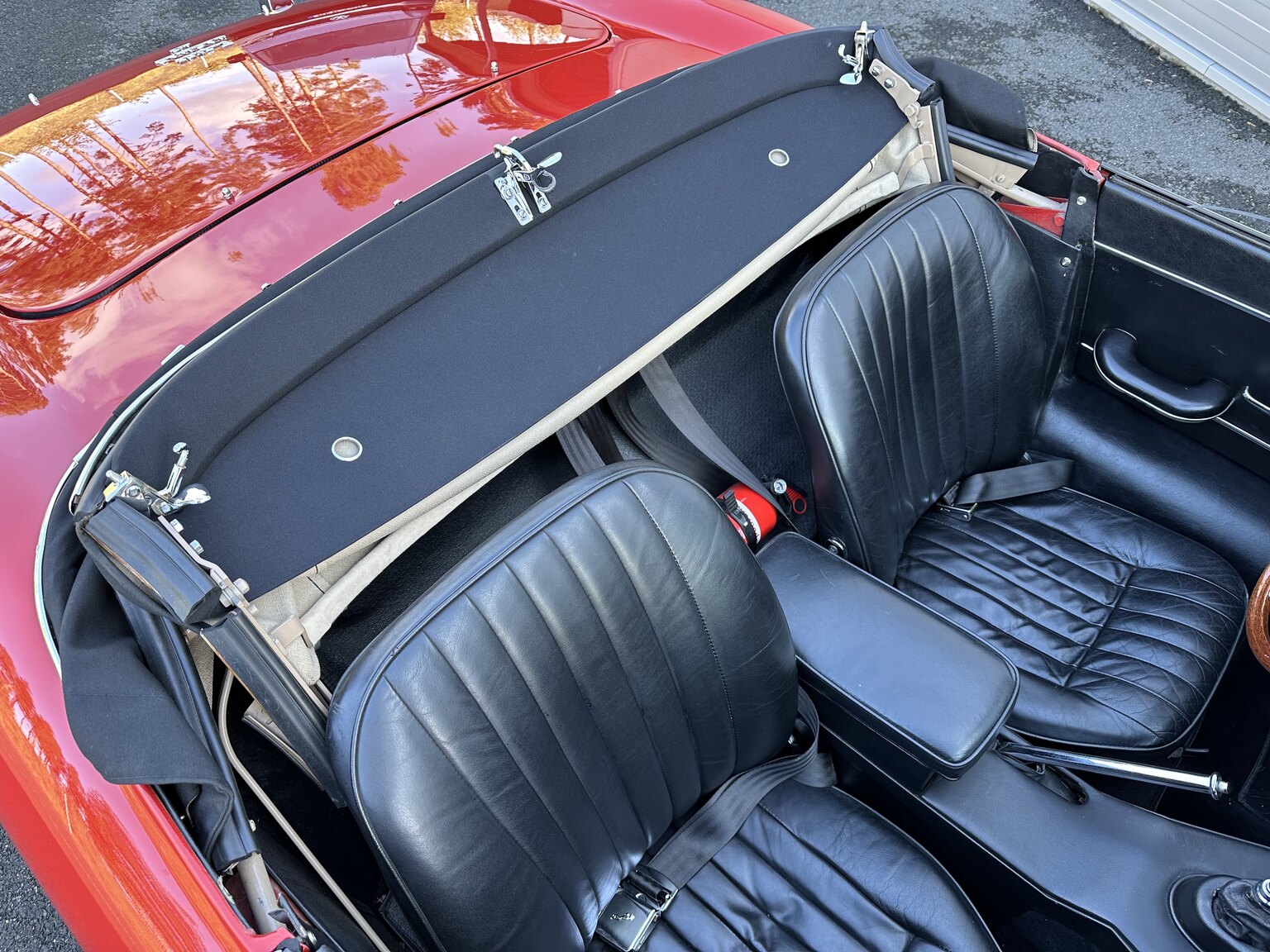 Innenraumfoto von 1965 Jaguar E-Type Series 1 (40)