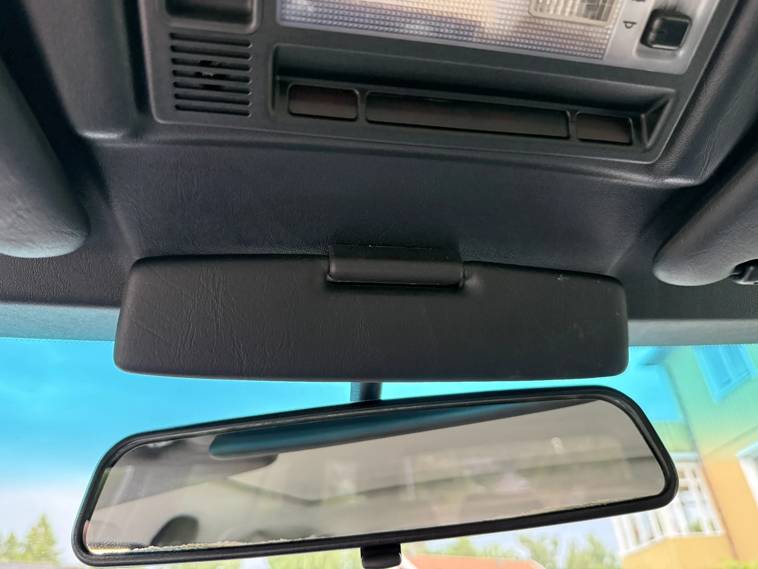 Interior image of 1994 Mercedes-Benz E 320 T (33)